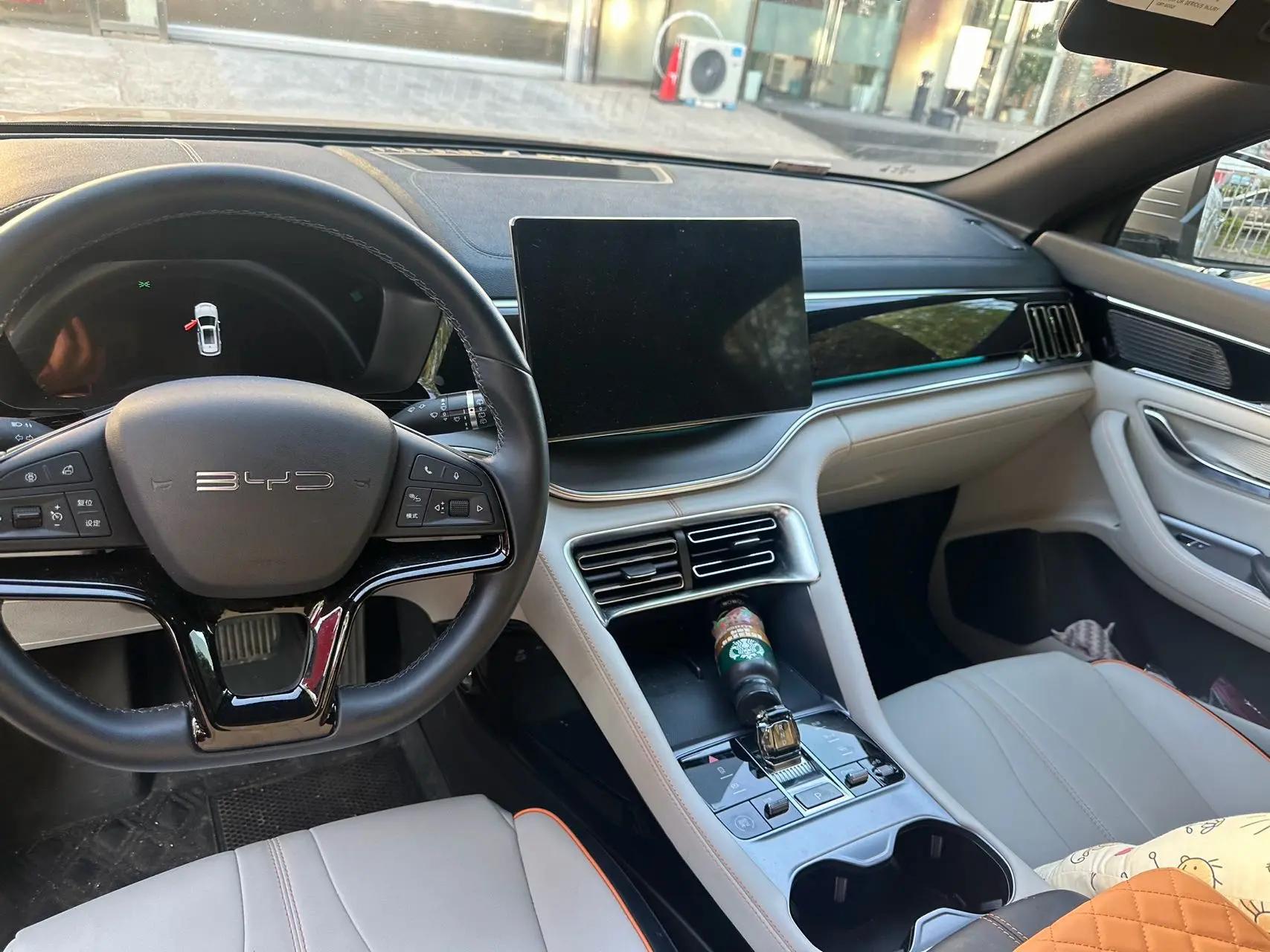 比亚迪 宋PLUS新能源 2023款 宋PLUS EV 冠军版 520KM 尊贵型 自动挡 3