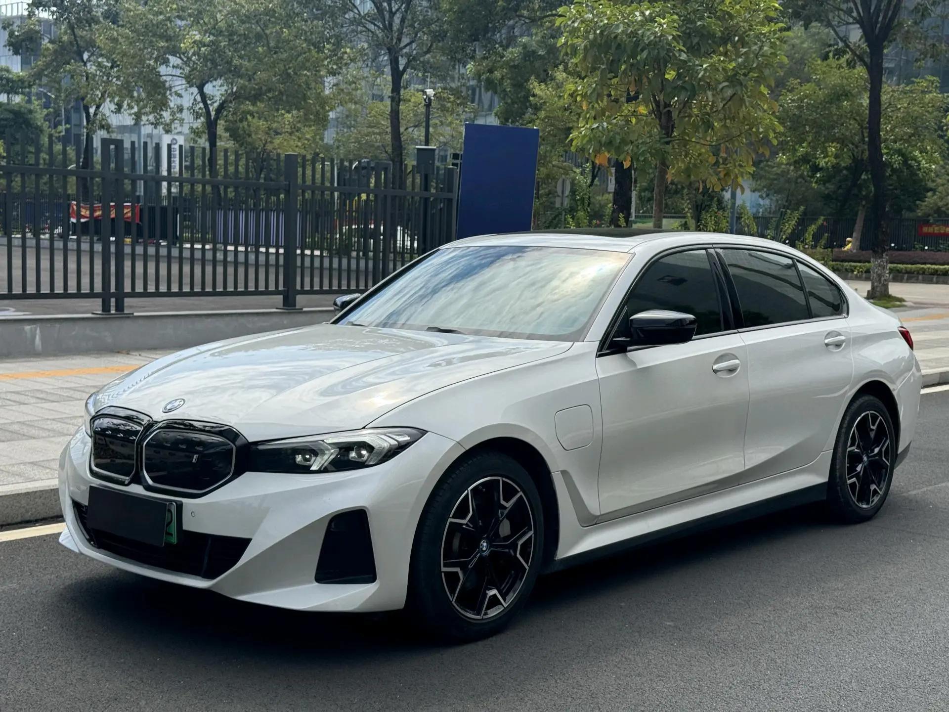 BMW 2024 i3 eDrive 40 L obsidian night suit automatic gear