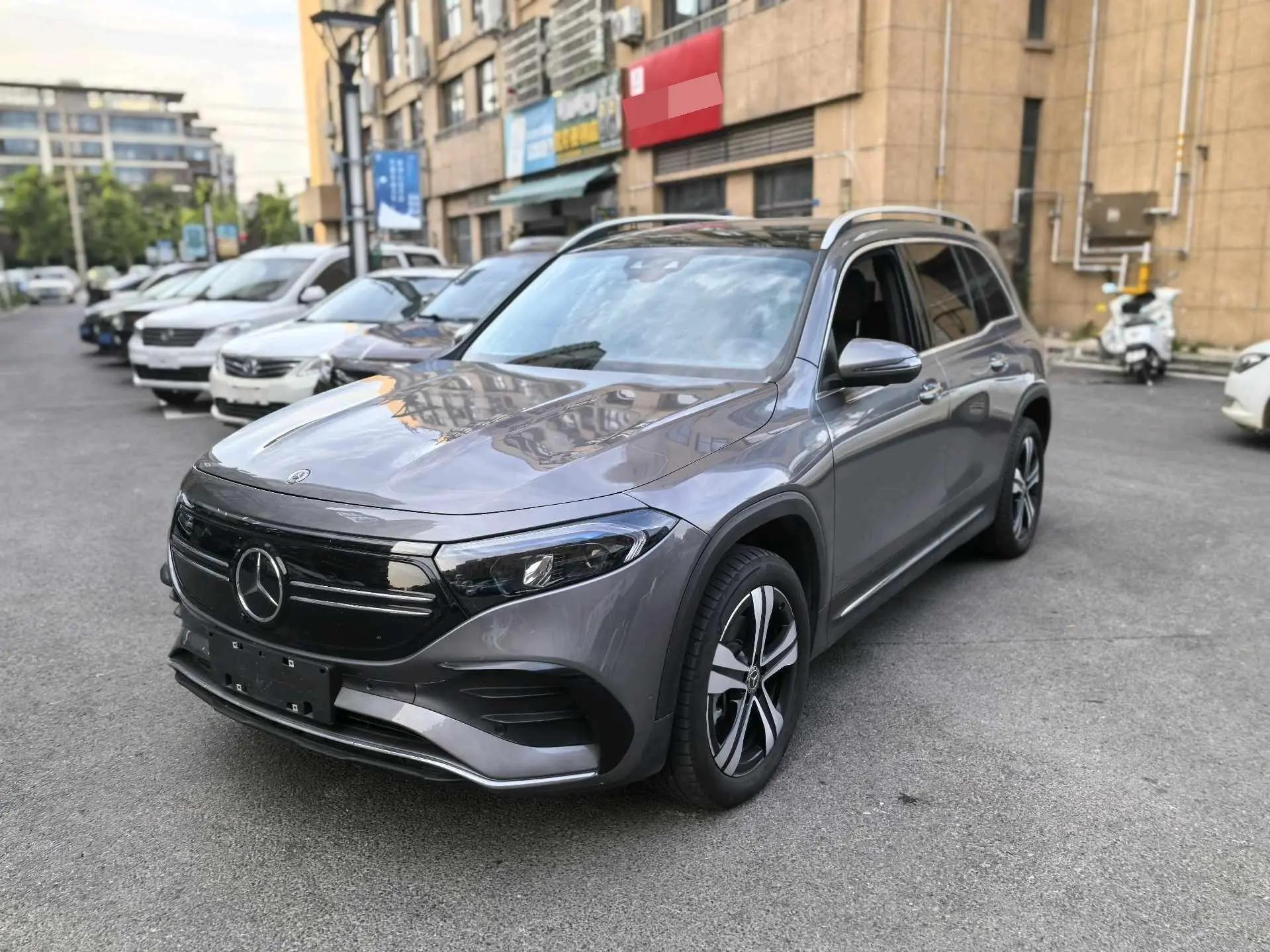 奔驰 2024款 EQB 350 4MATIC EQB 350 4MATIC 自动挡