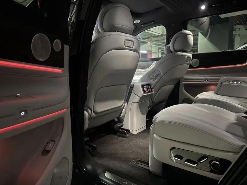 AITO 2025 Model AITO M9 Range-Extended Ultra Version 52kWh 6-Seater Automatic 3