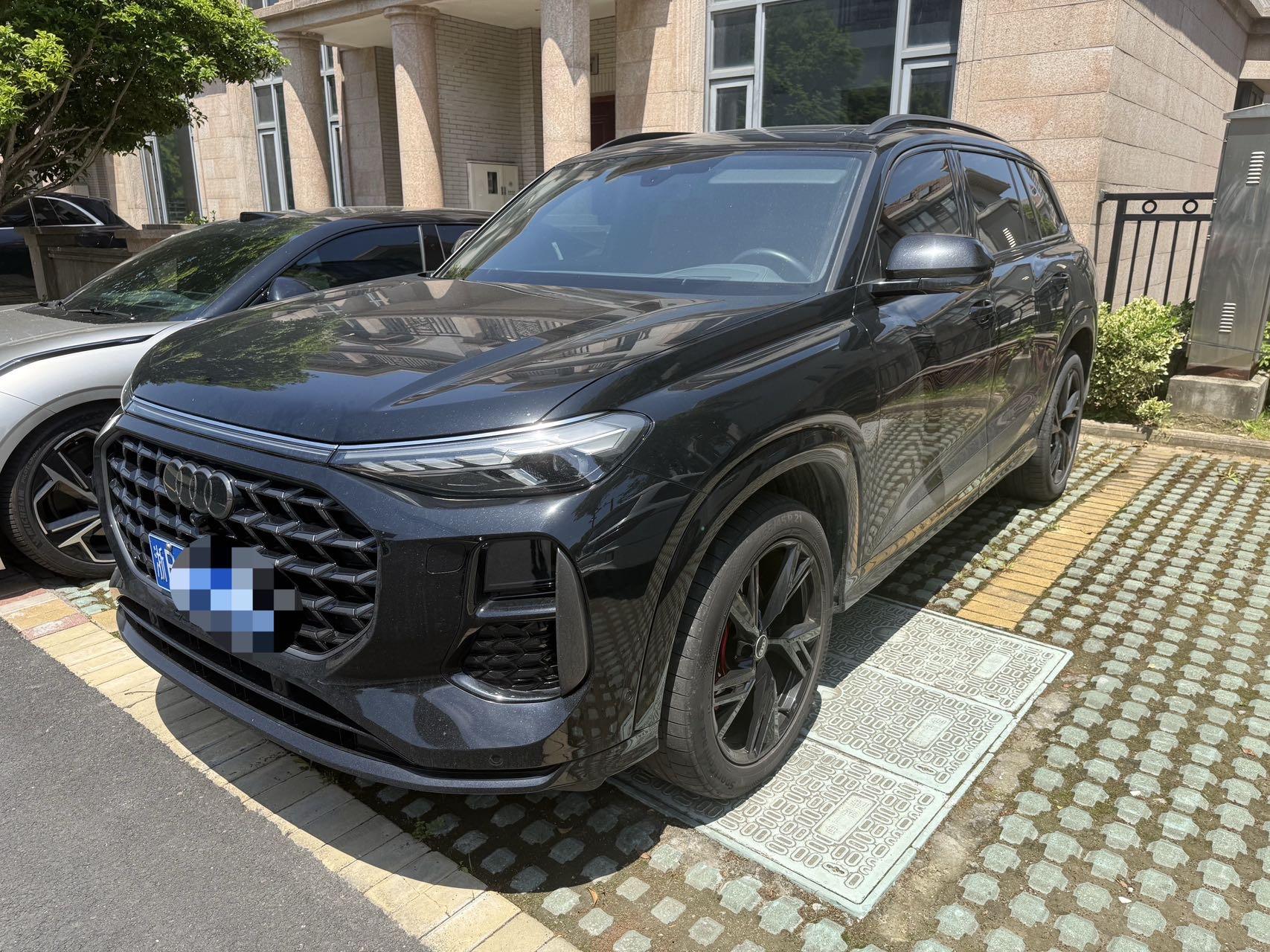Audi 2024 Q6 2.0TFSI 45TFSI Quattro Black Samurai Edition 7-seat Automatic Gear