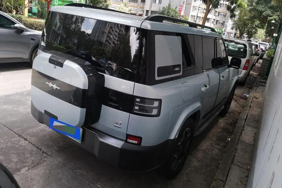 FangChengBao 2025 Titanium 7 1.5T Stepless 200KM Two-Drive Max Edition Automatic Gear 2