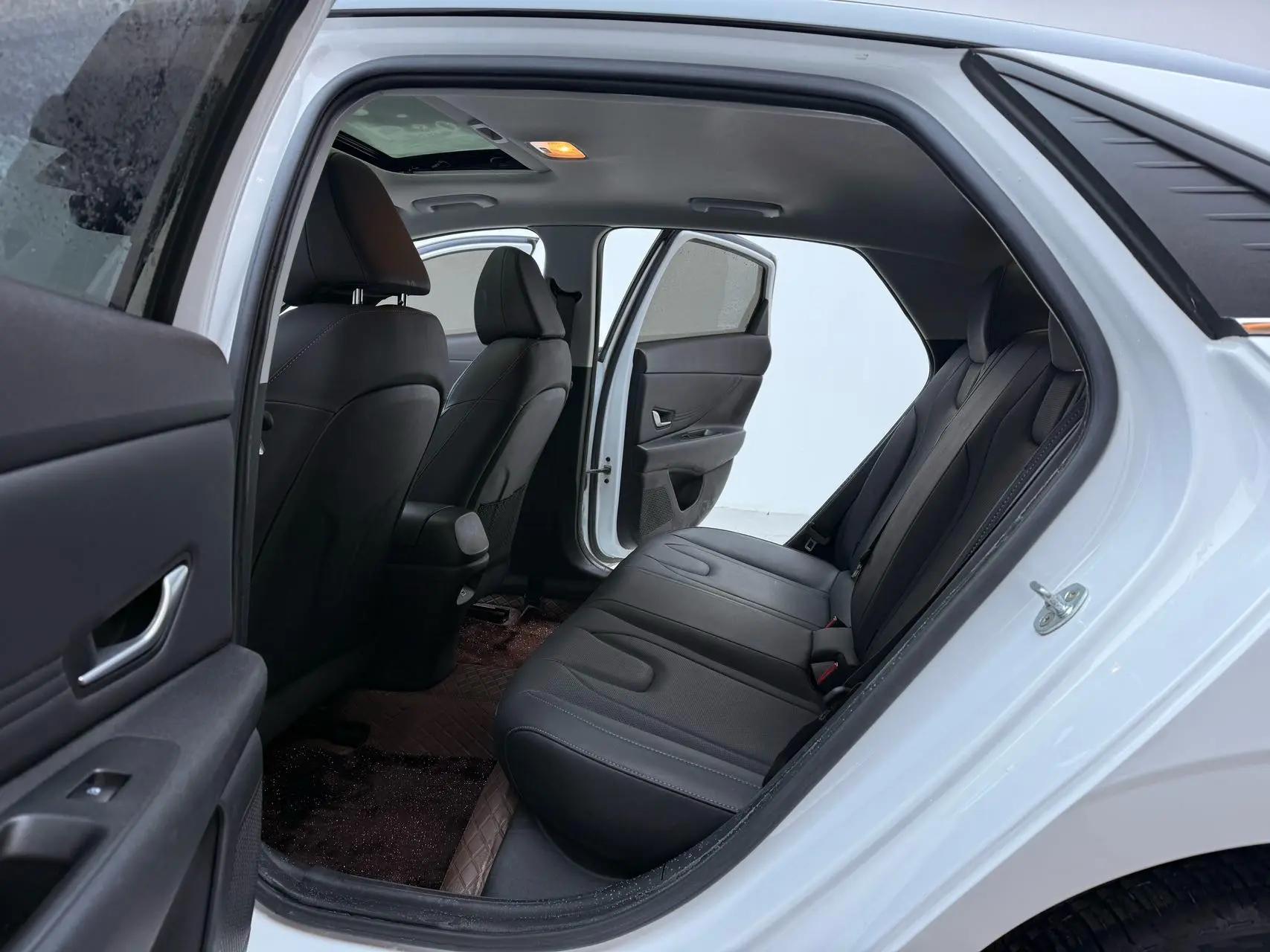 Elantra 2021 1.5L CVT LUX Prestige Edition 10