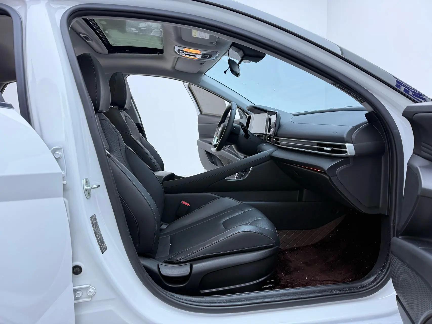 Elantra 2021 1.5L CVT LUX Prestige Edition 12