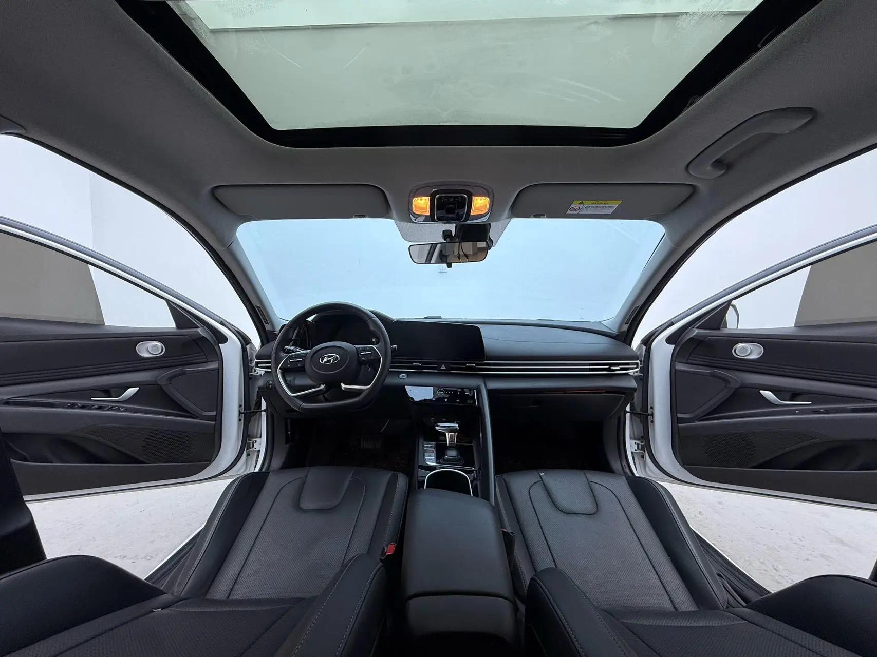 Elantra 2021 1.5L CVT LUX Prestige Edition 13