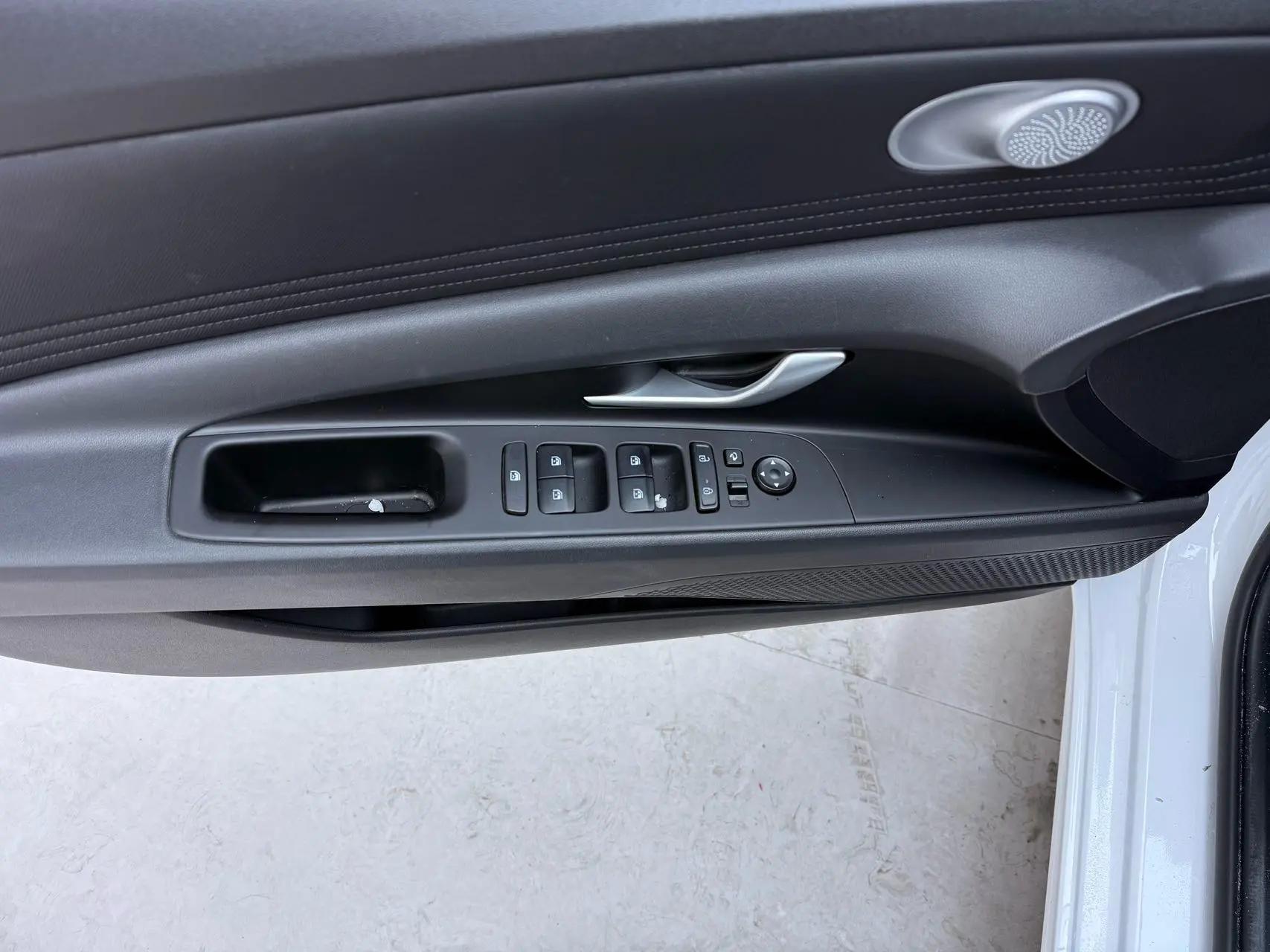 Elantra 2021 1.5L CVT LUX Prestige Edition 4