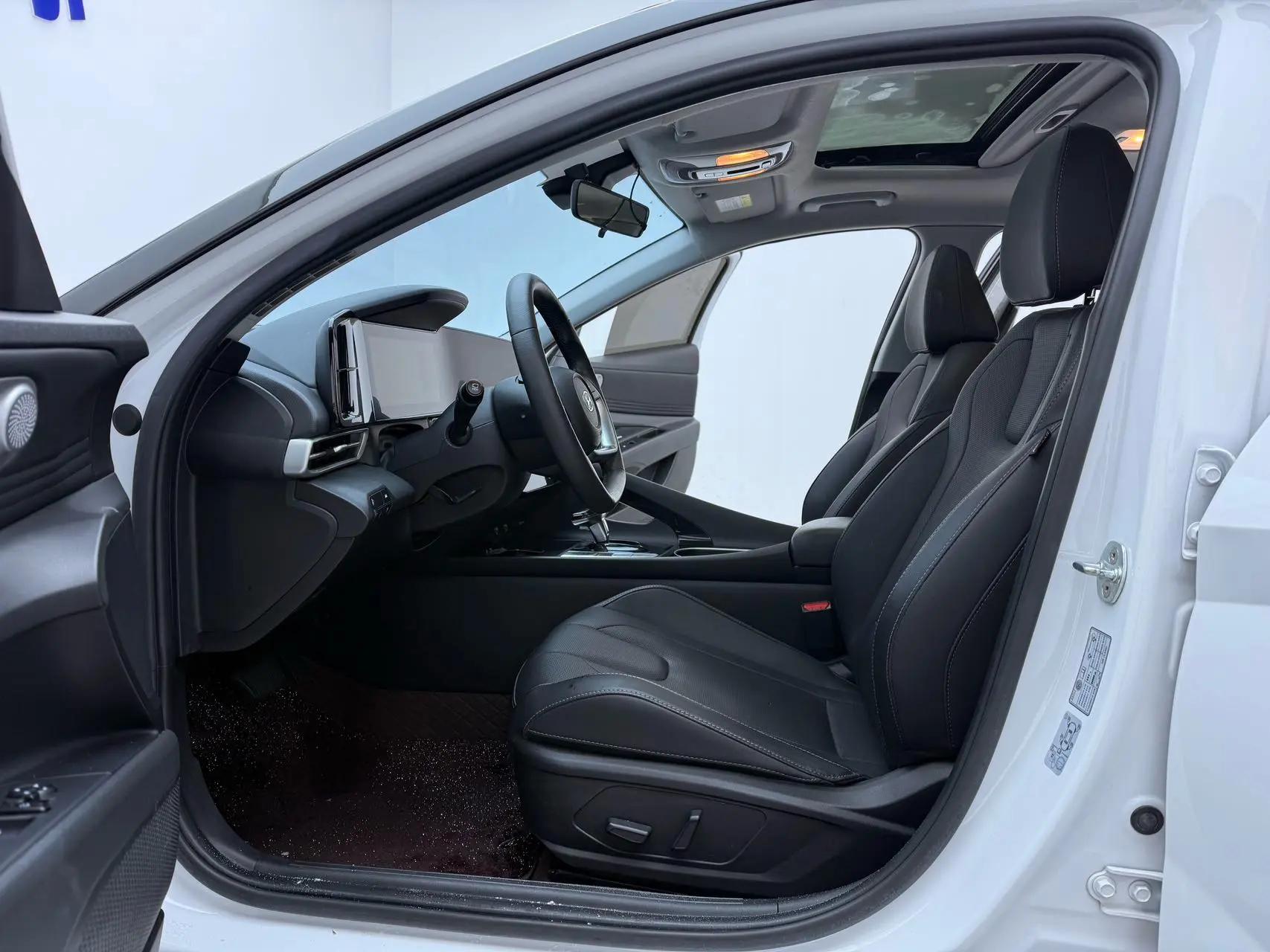 Elantra 2021 1.5L CVT LUX Prestige Edition 5