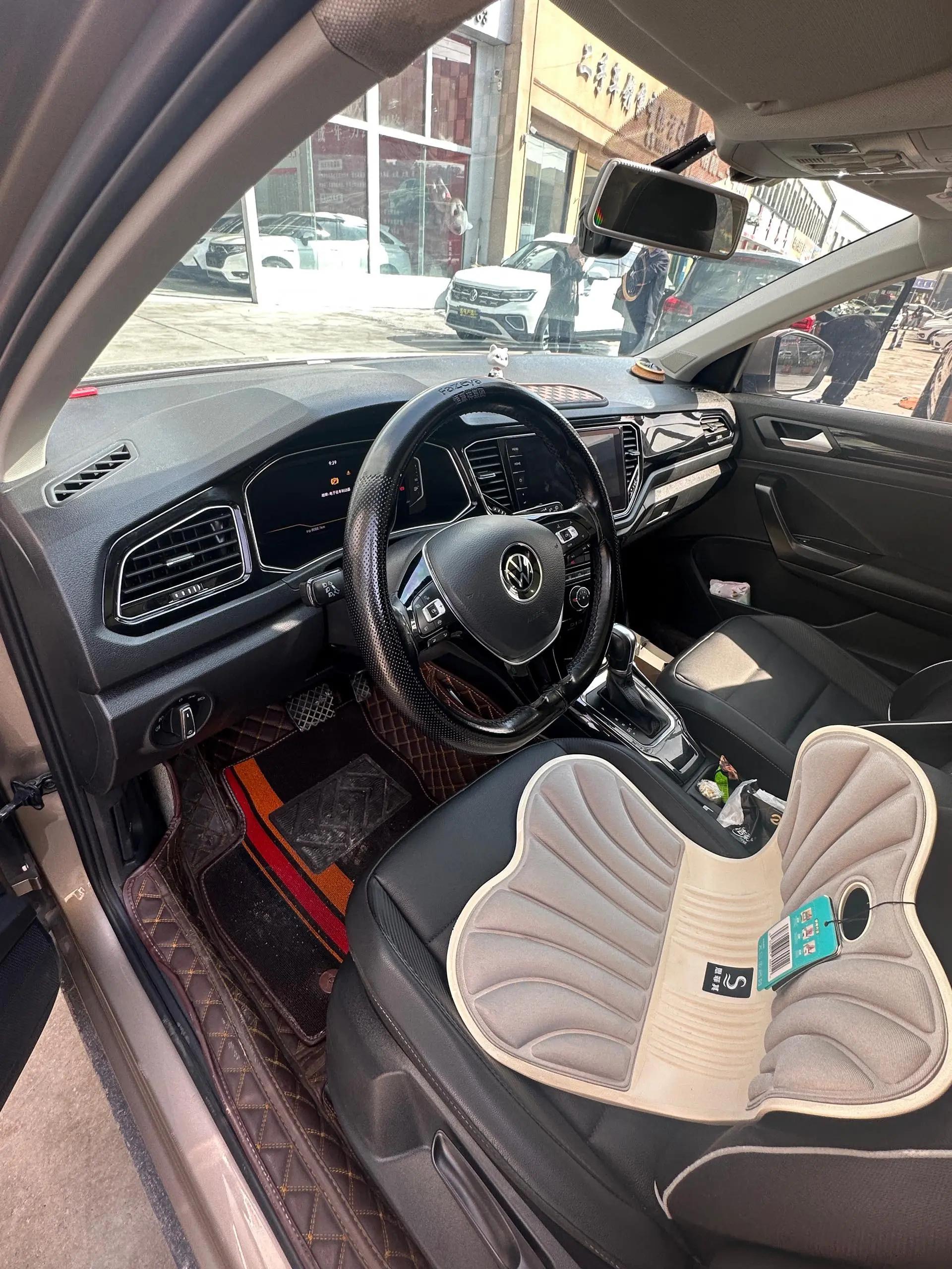 T-ROC Tange 2020 280TSI DSG Two-Drive Elite Model 6