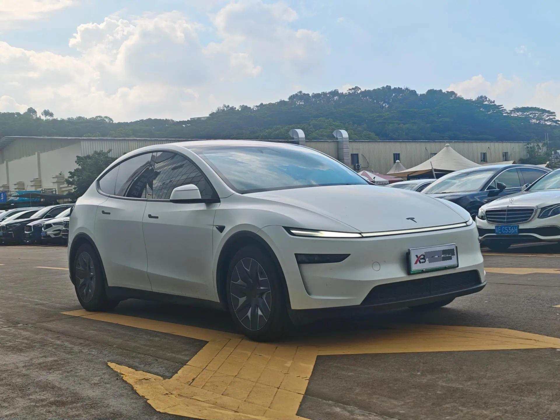 Tesla 2025 Model Y Long Range All-Wheel Drive Automatic 2