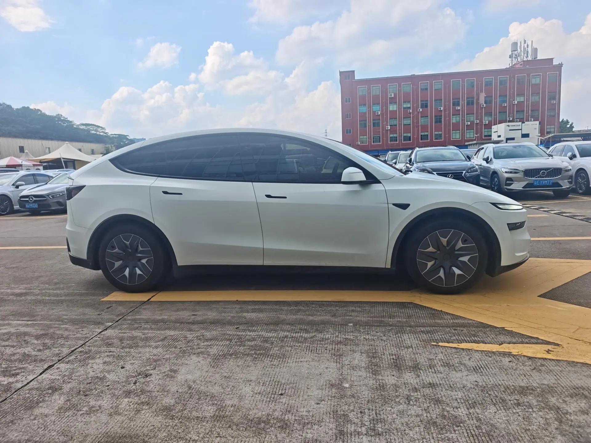 Tesla 2025 Model Y Long Range All-Wheel Drive Automatic 3