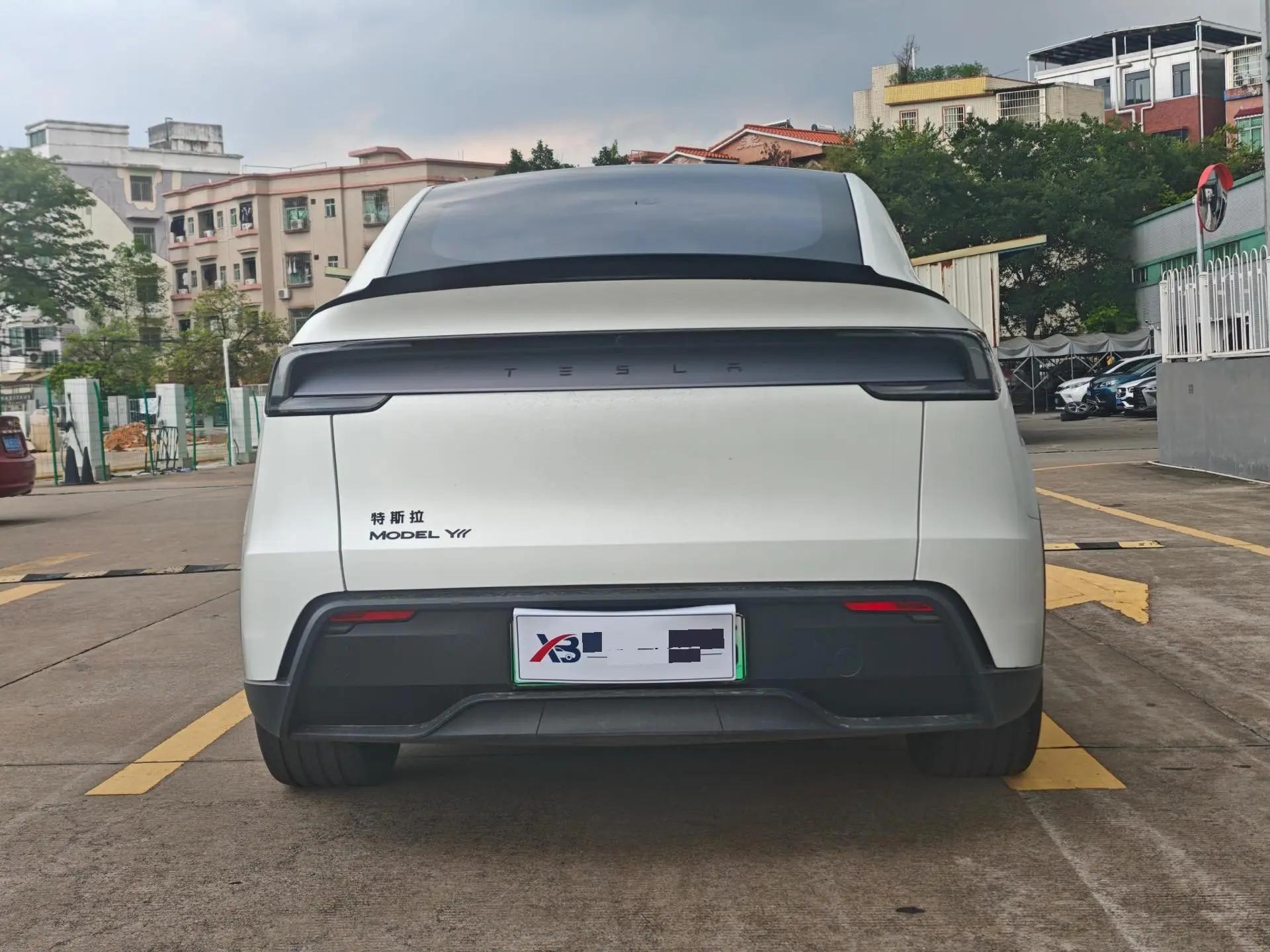 Tesla 2025 Model Y Long Range All-Wheel Drive Automatic 4