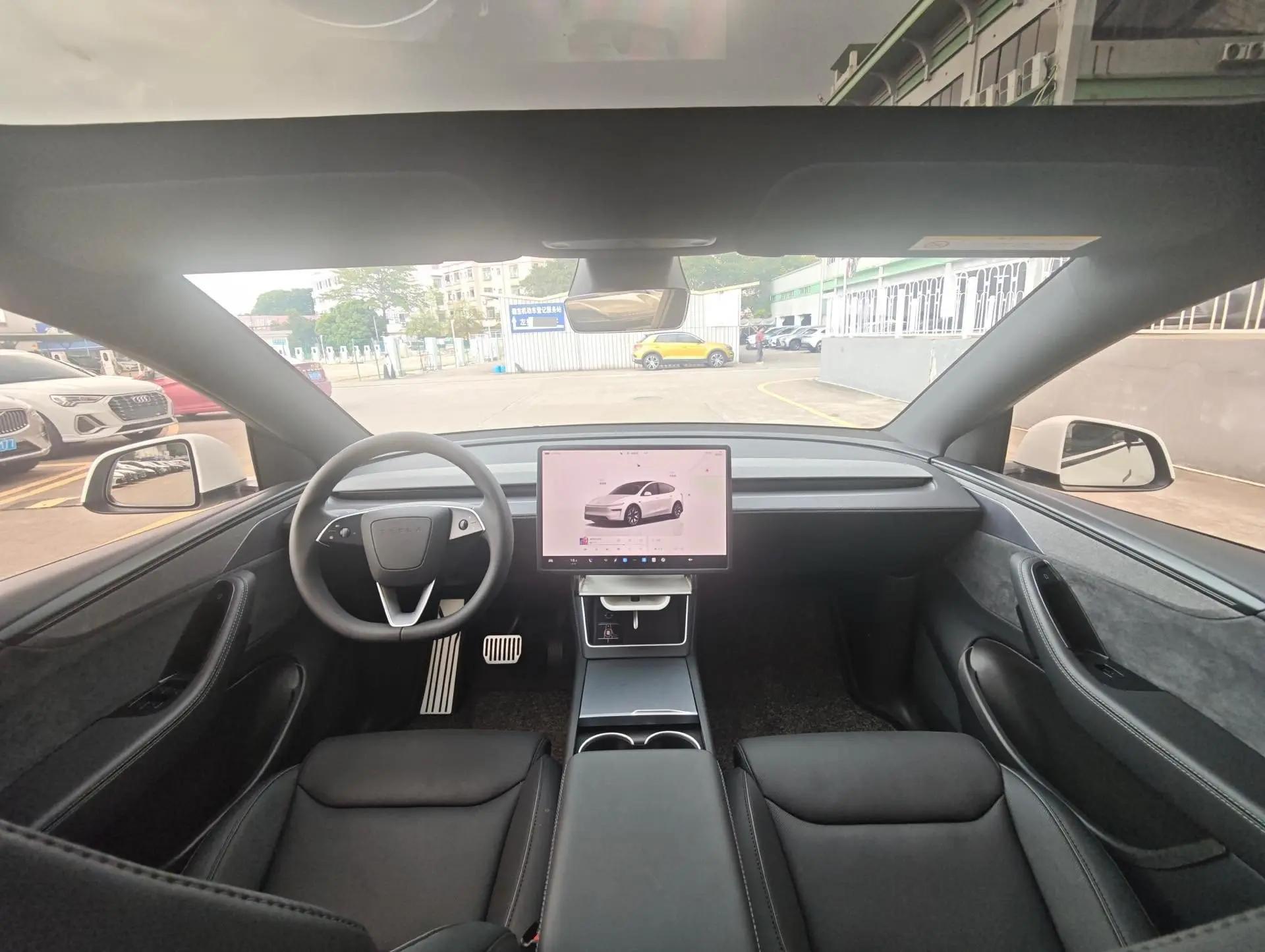 Tesla 2025 Model Y Long Range All-Wheel Drive Automatic 7