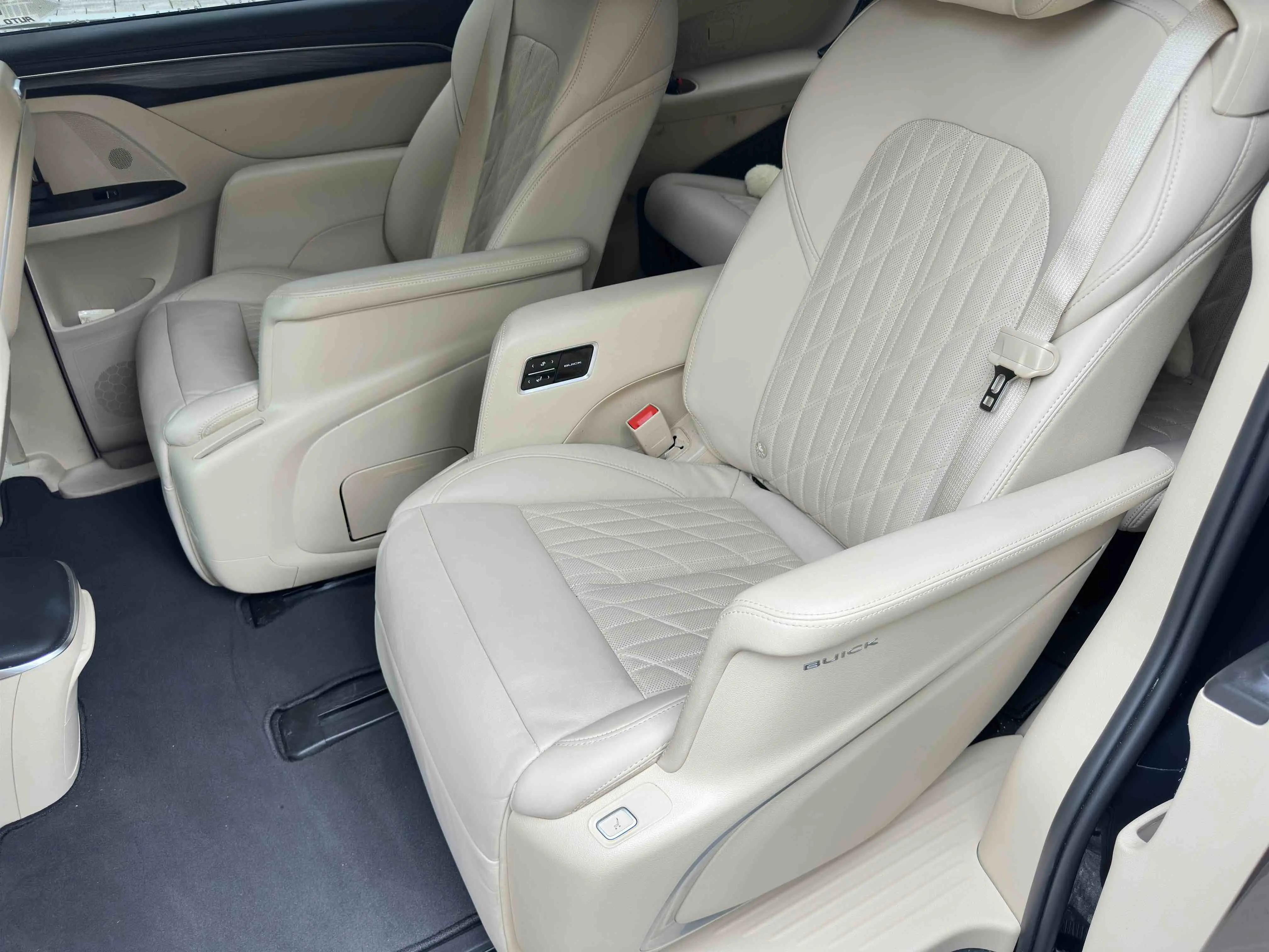 Buick GL8 2023 ES Lu Zun 653T Luxury Model 11
