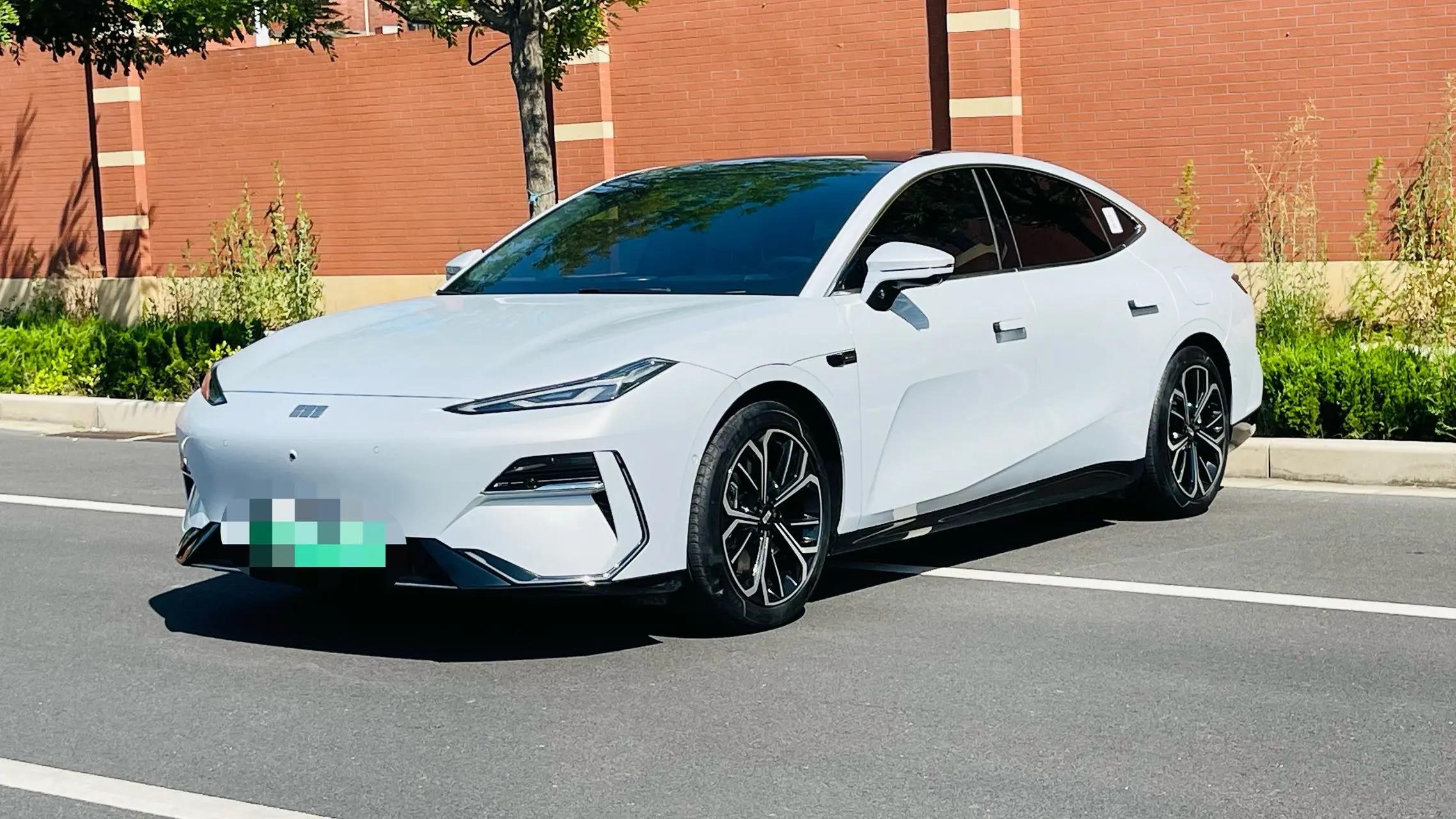 Открыть галерею: Geely Galaxy 2025 Model E8 700km Long-Range Intelligent Driving Version Automatic