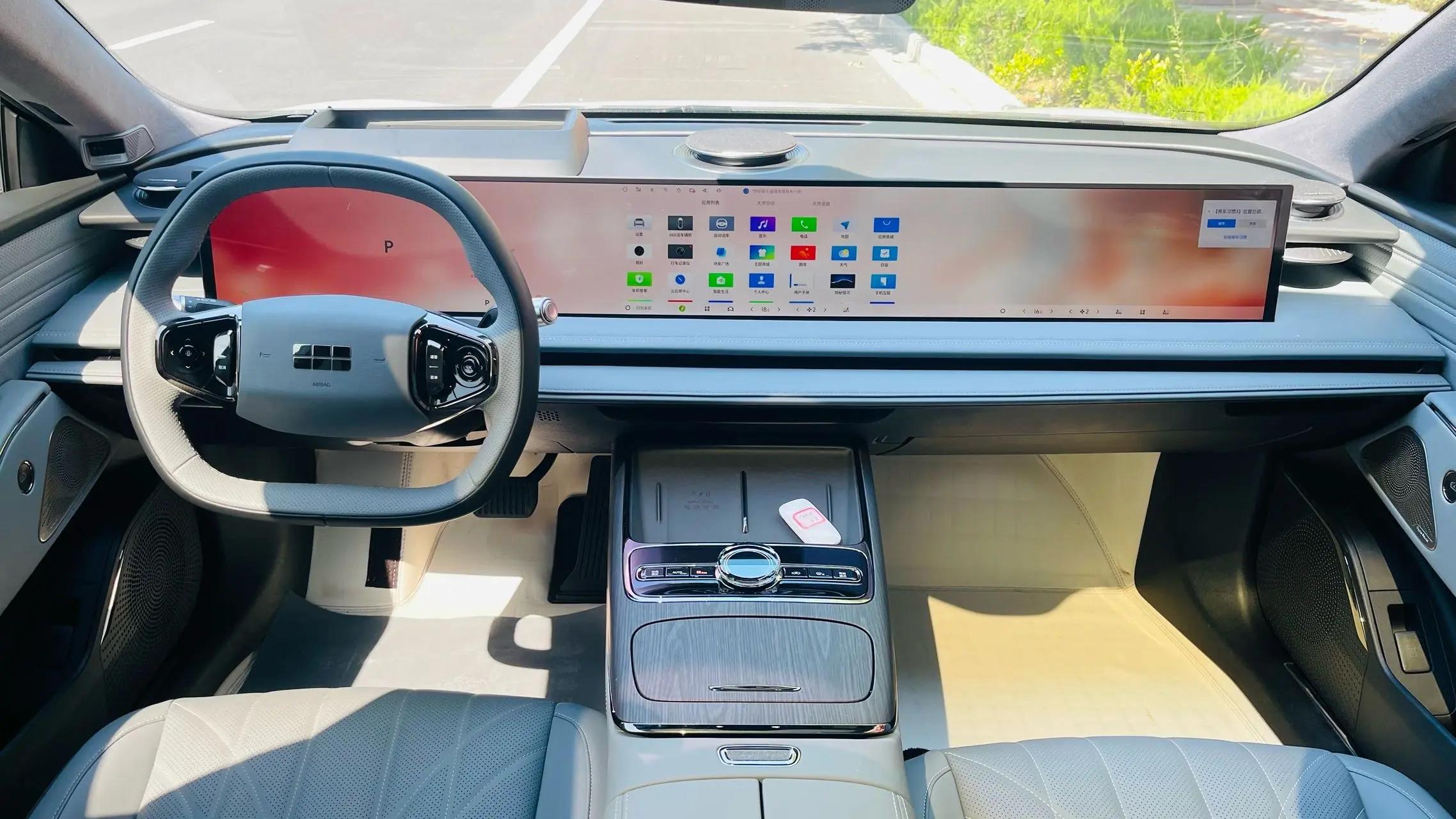 Geely Galaxy 2025 Model E8 700km Long-Range Intelligent Driving Version Automatic 5