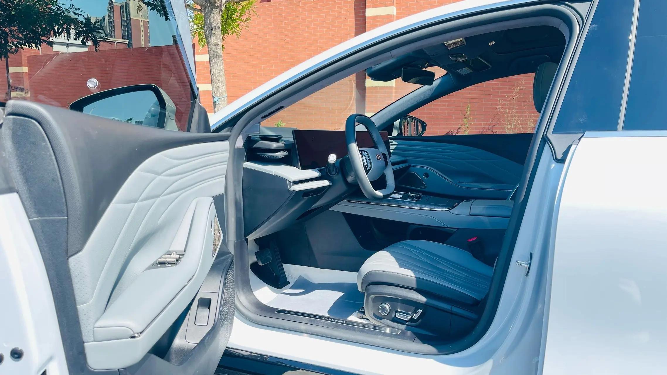 Geely Galaxy 2025 Model E8 700km Long-Range Intelligent Driving Version Automatic 6