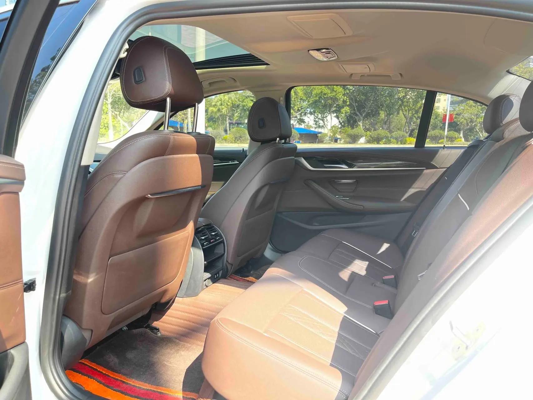 BMW 5 Series 2021 525Li Deluxe Suit 6