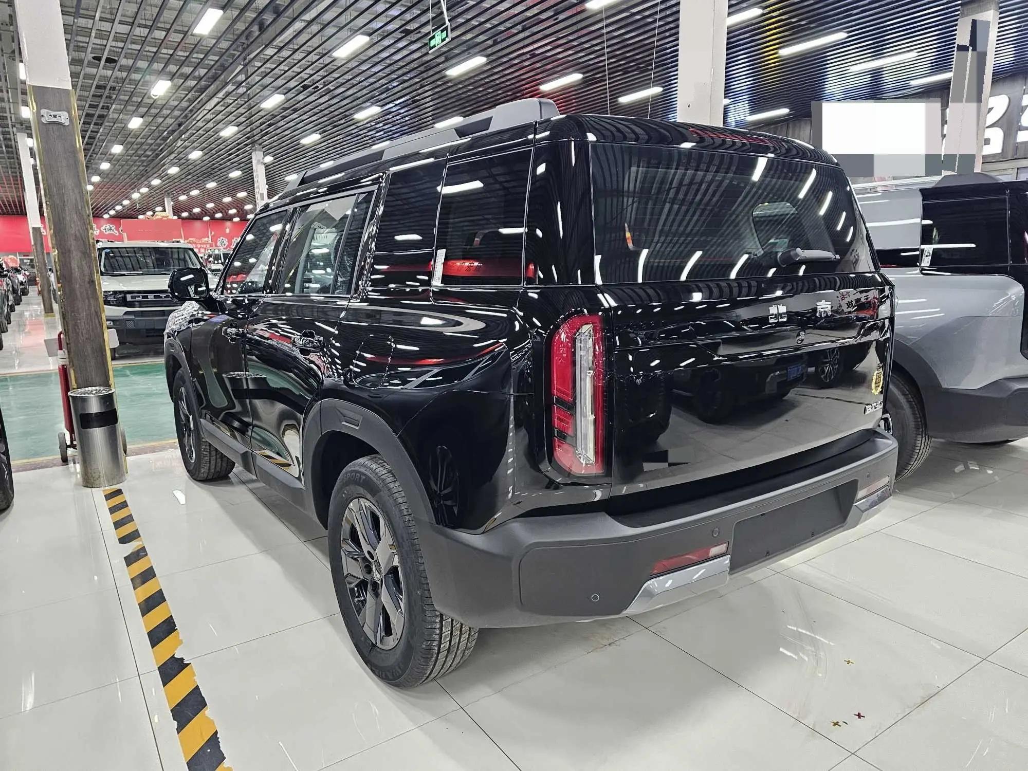 Beijing 2026 BJ30 1.5T Traveler Two-Drive Standard Automatic Gear 3