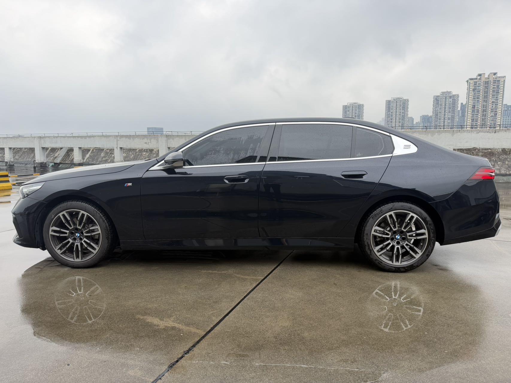 BMW 5 Series 2025 Model 525Li 48V 2.0T M Sport Package Automatic 8