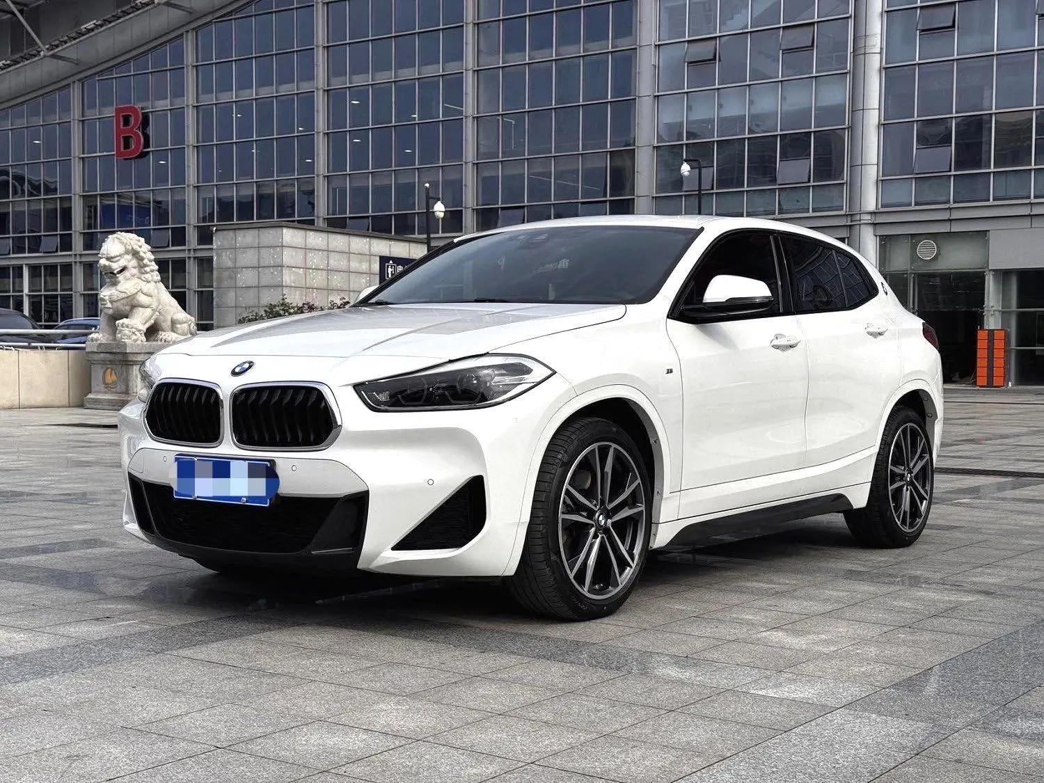 BMW X2 2021 sDrive25i leading M sports suit