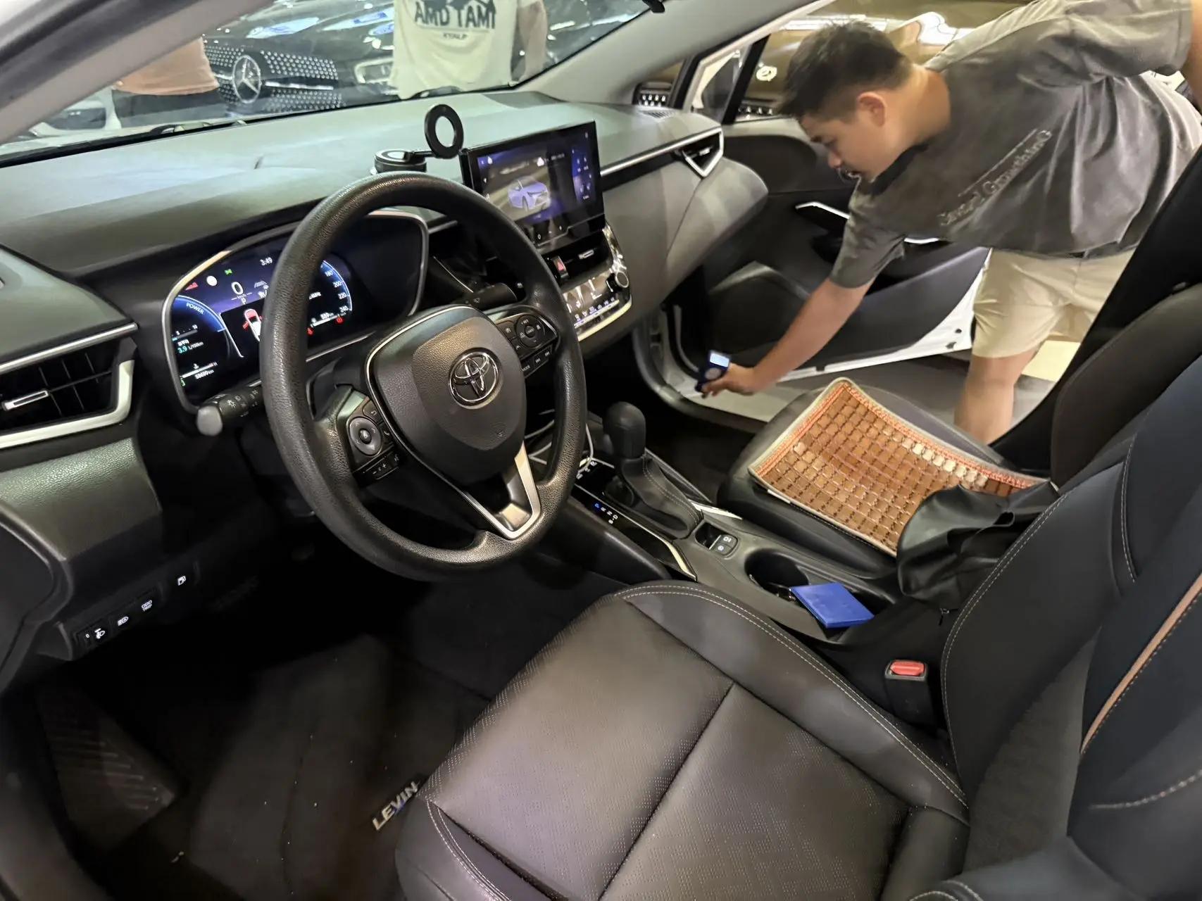 Toyota 2023 Lei Ling Shuangqing 1.8 Stepless Intelligent Electric Hybrid Leading Edition Automatic Gear 5