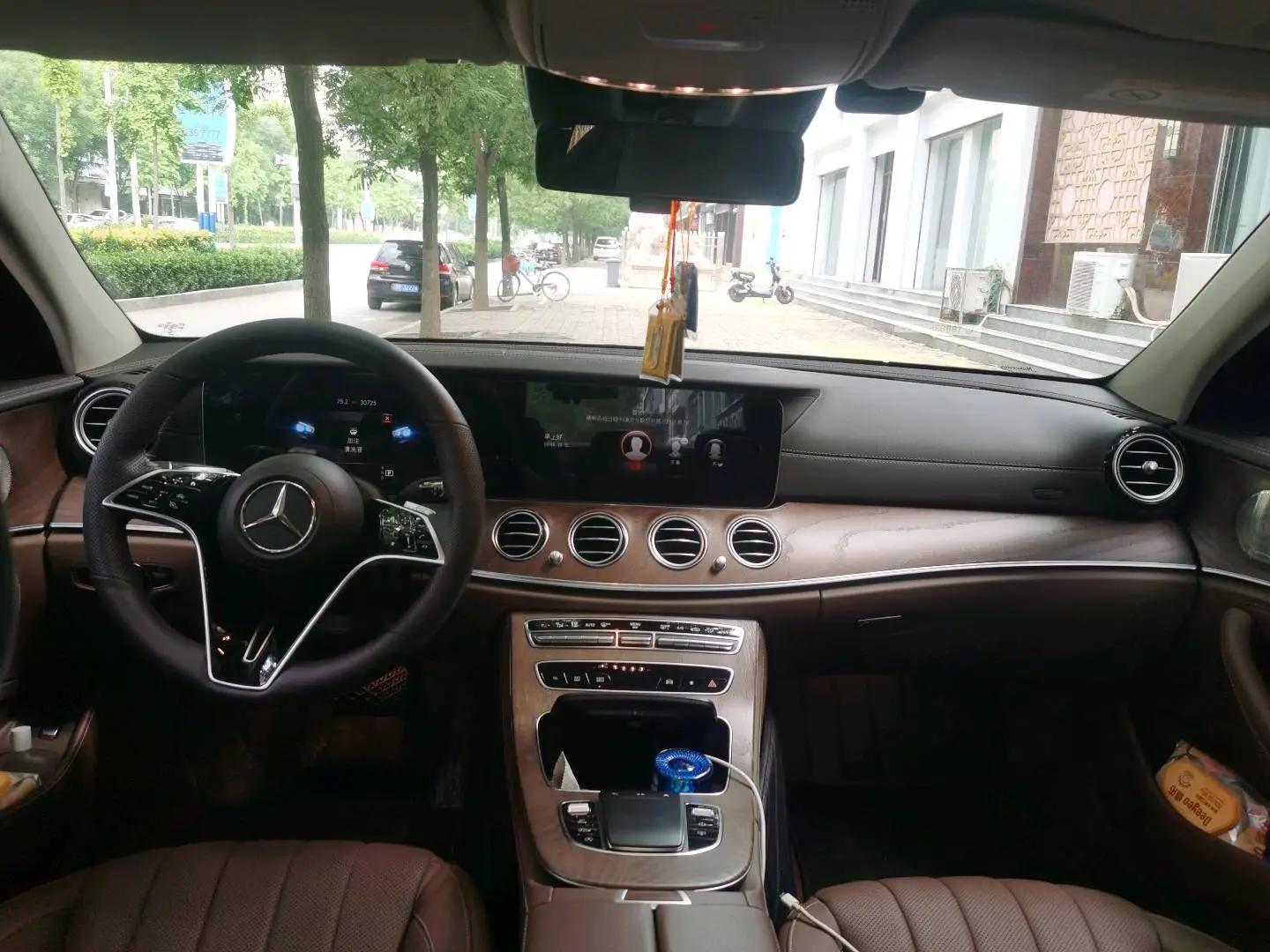 奔驰 E级 2023款 E 300 L 2.0T 运动尊贵型(改款) 自动挡 3
