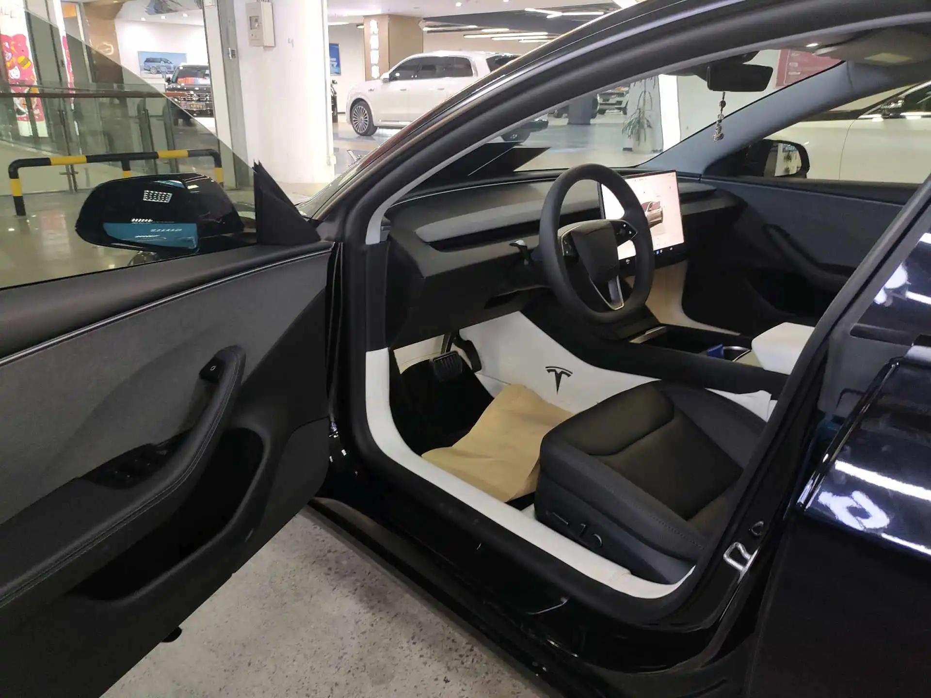 Tesla 2025 Model 3 Rear-Wheel Drive (Refreshed) Automatic 8