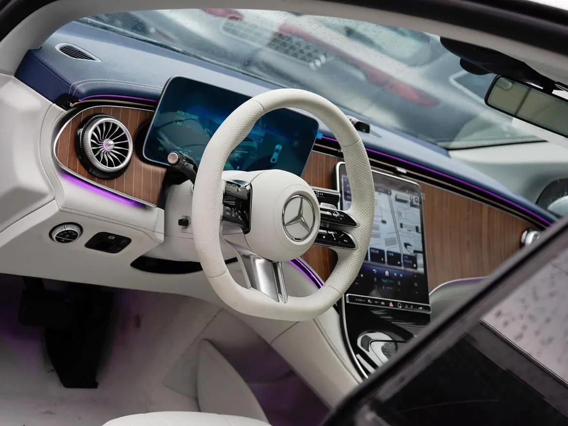 Mercedes Benz 2025 EQE 500 4MATIC EQE 500 4MATIC Pioneer Edition Automatic Gear 9