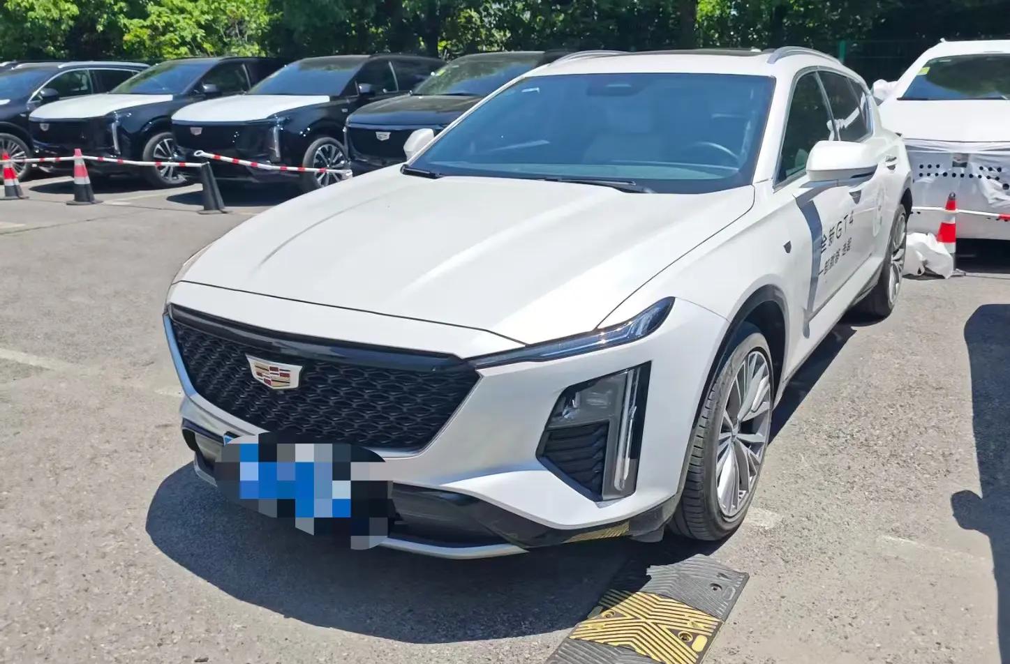 Cadillac GT4 2023 25T Luxury Model