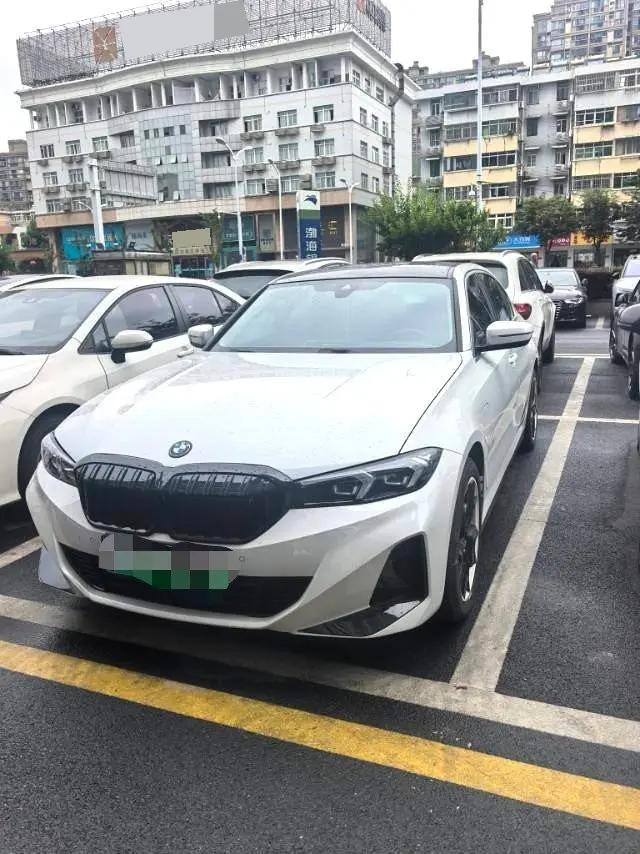 BMW 2025 i3 eDrive 35 L automatic gear