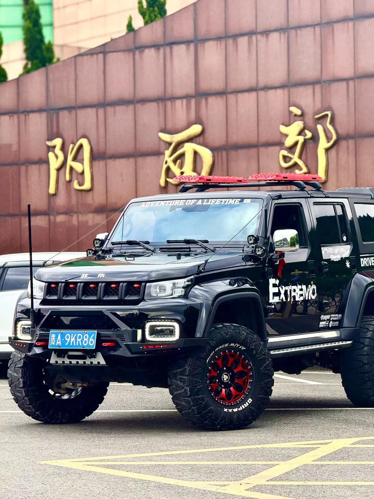 Beijing BJ40 2020 2.0T Automatic Four-wheel Drive City Hunter Edition Chivalrous Type 3