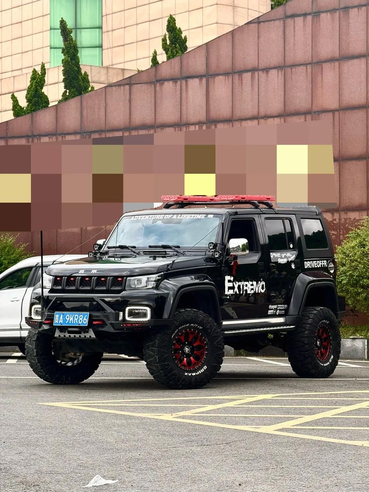 Beijing BJ40 2020 2.0T Automatic Four-wheel Drive City Hunter Edition Chivalrous Type 4