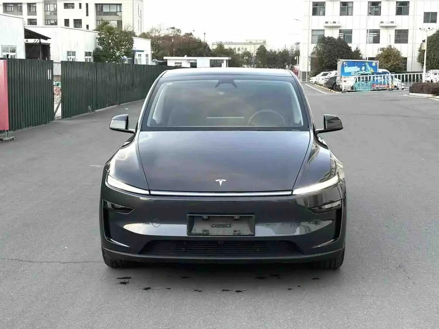 Tesla 2025 Model Y Rear-Wheel Drive Automatic 2
