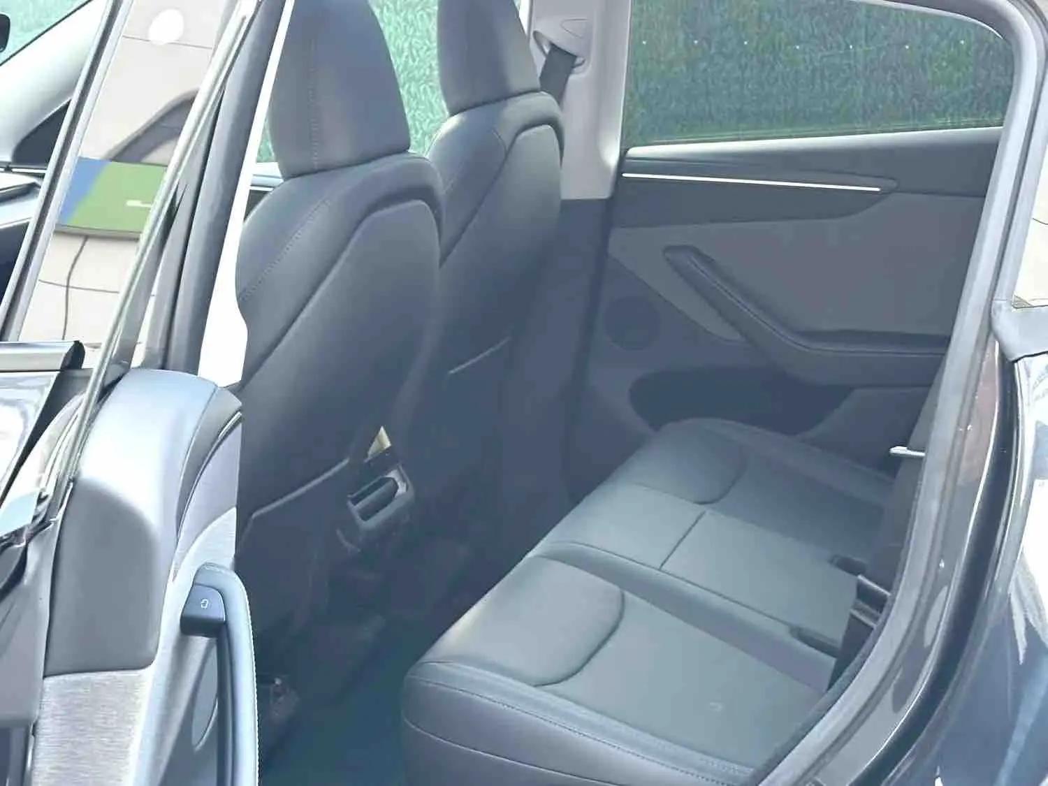 Tesla 2025 Model Y Rear-Wheel Drive Automatic 6