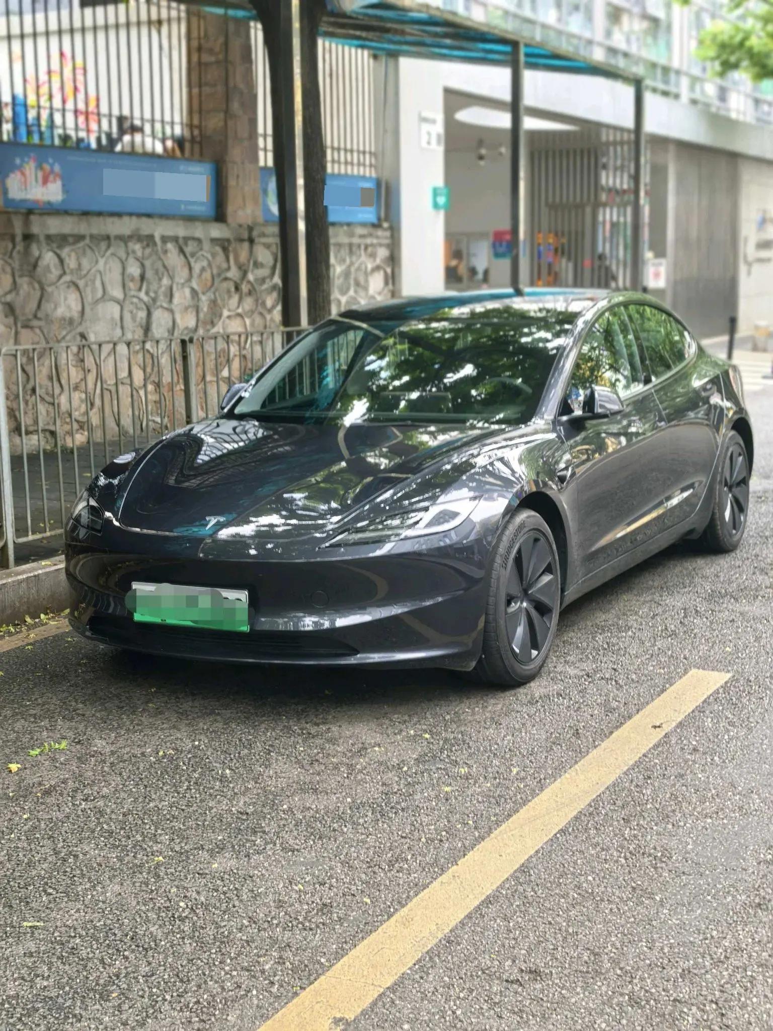Tesla 2025 Model 3 Rear-Wheel Drive Automatic