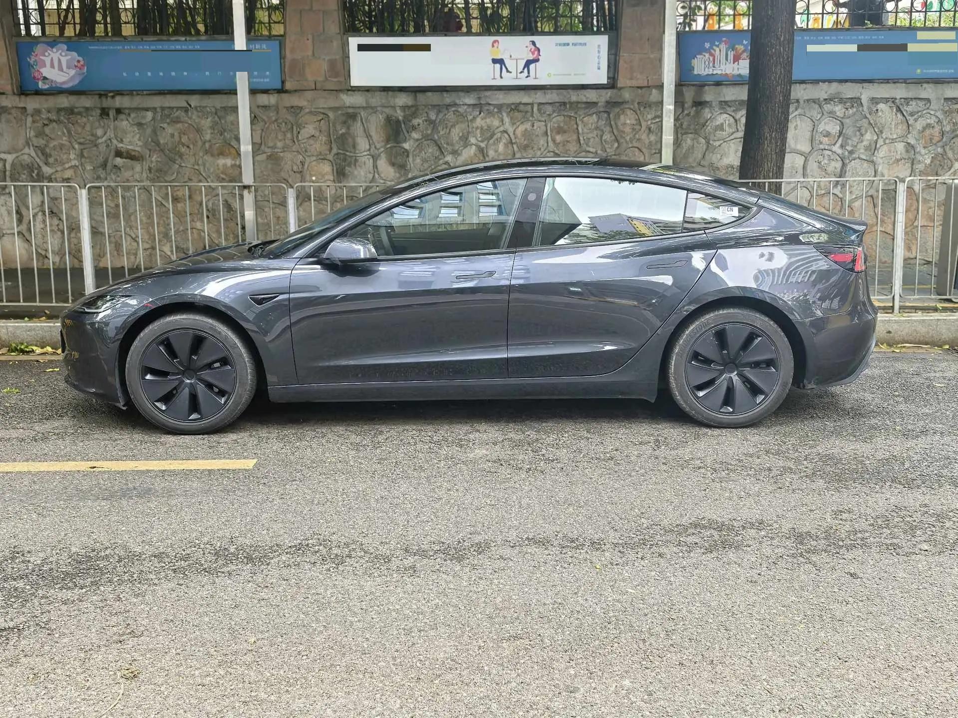 Tesla 2025 Model 3 Rear-Wheel Drive Automatic 3