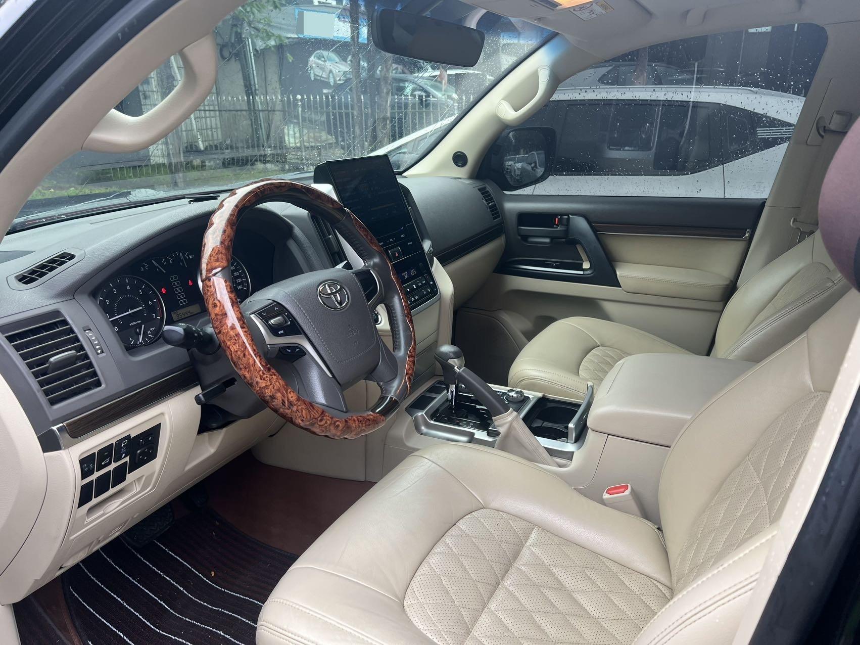 Toyota Land Cruiser (Imported) 2019 Land Cruiser 4.0 GXR GT Middle East Edition Automatic Gear 2