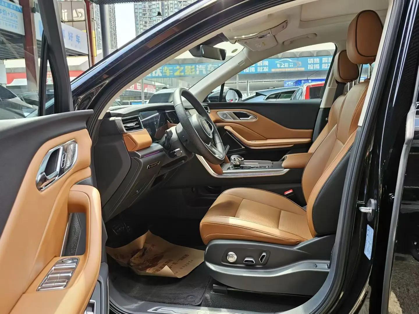 HongQi 2025 HS7 PHEV 2.0T 4-wheel drive 2 million commemorative 6-seat automatic gear 4
