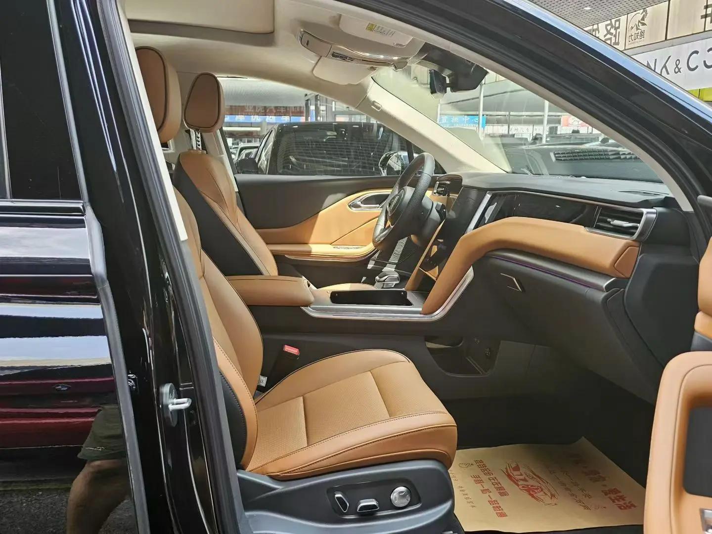 HongQi 2025 HS7 PHEV 2.0T 4-wheel drive 2 million commemorative 6-seat automatic gear 7