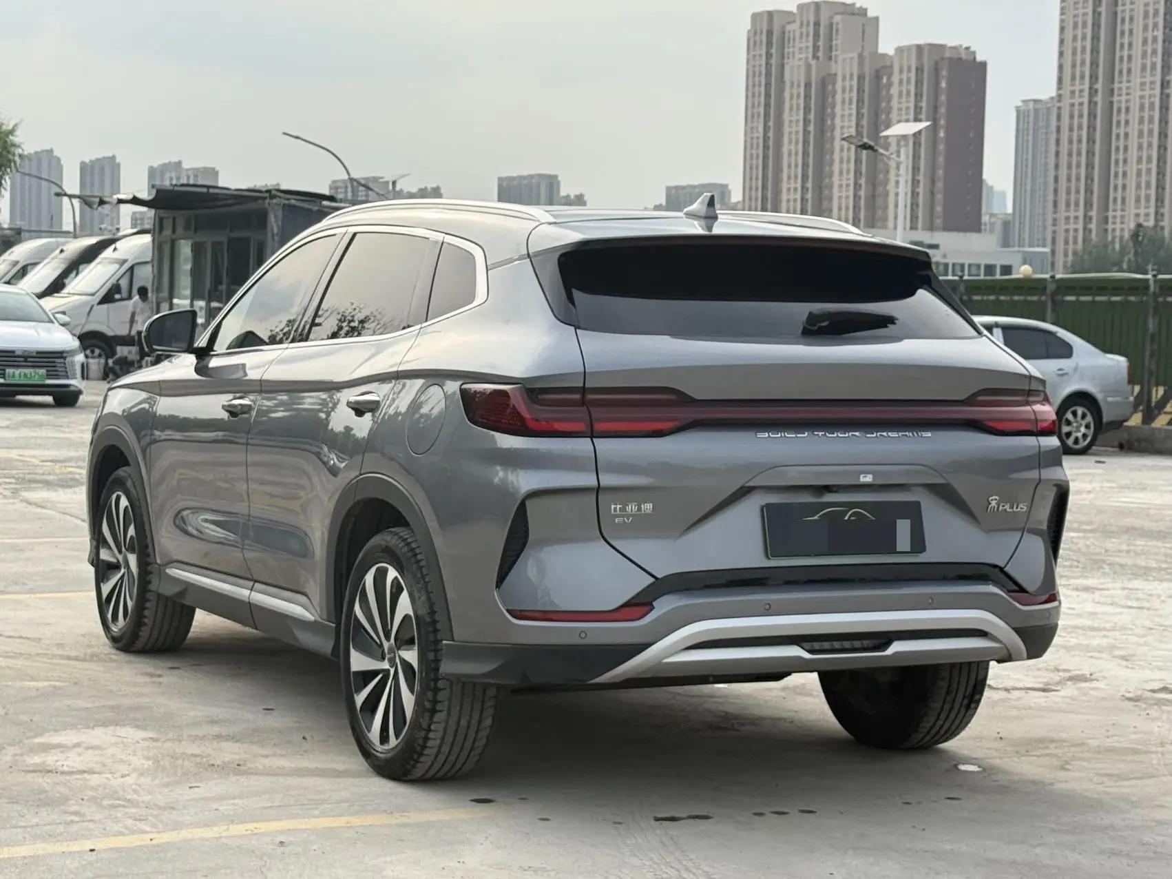 BYD 2023 Song PLUS EV Champion Edition 520KM Prestige Automatic 10