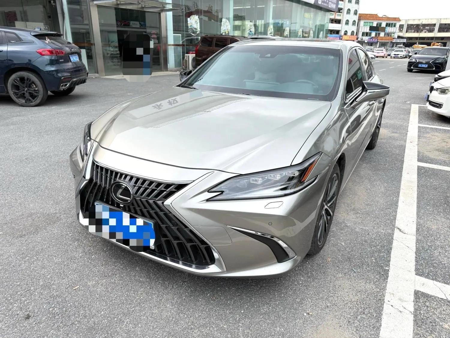 Lexus ES 2022 300h Premium Edition