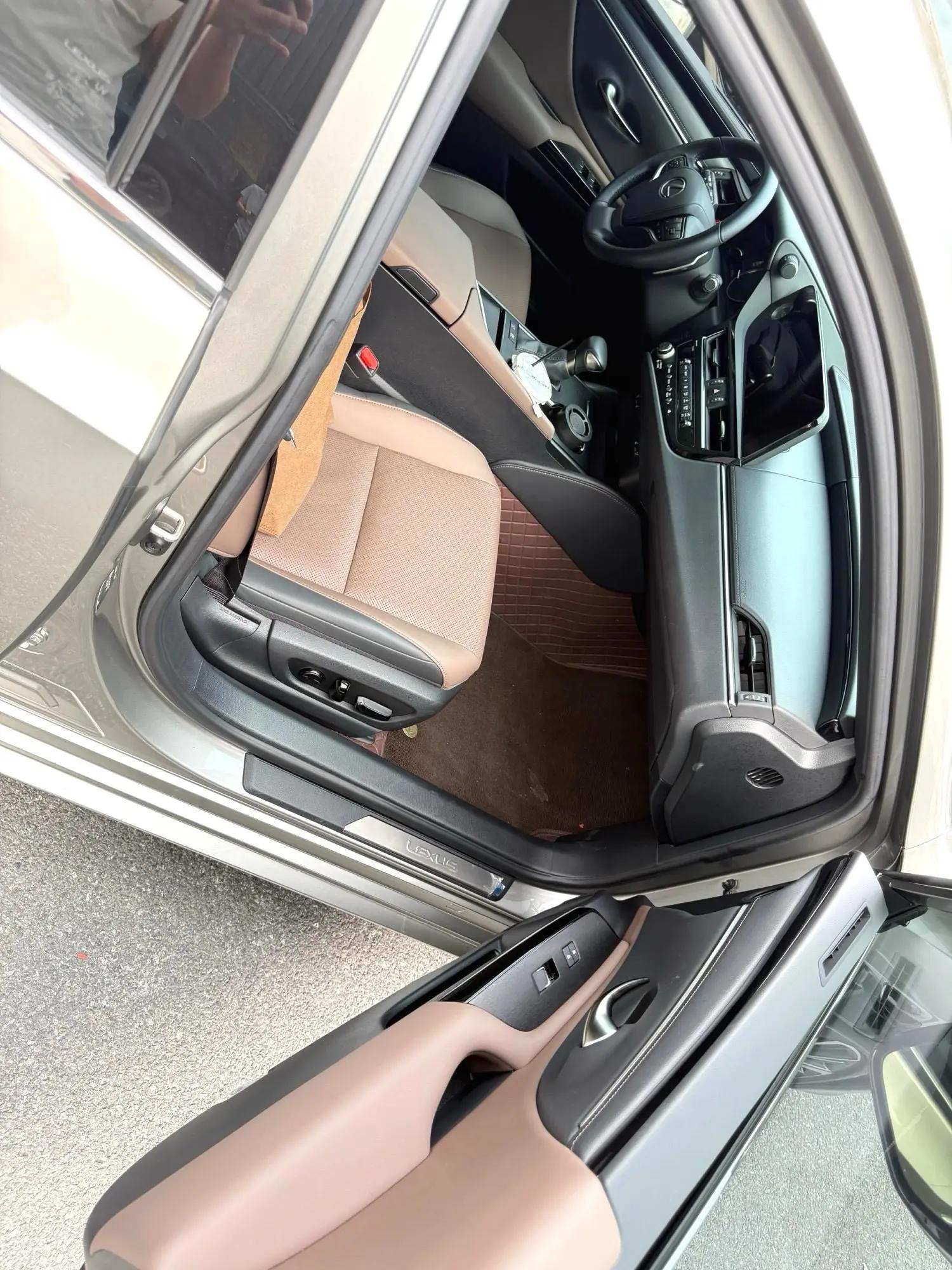 Lexus ES 2022 300h Premium Edition 4