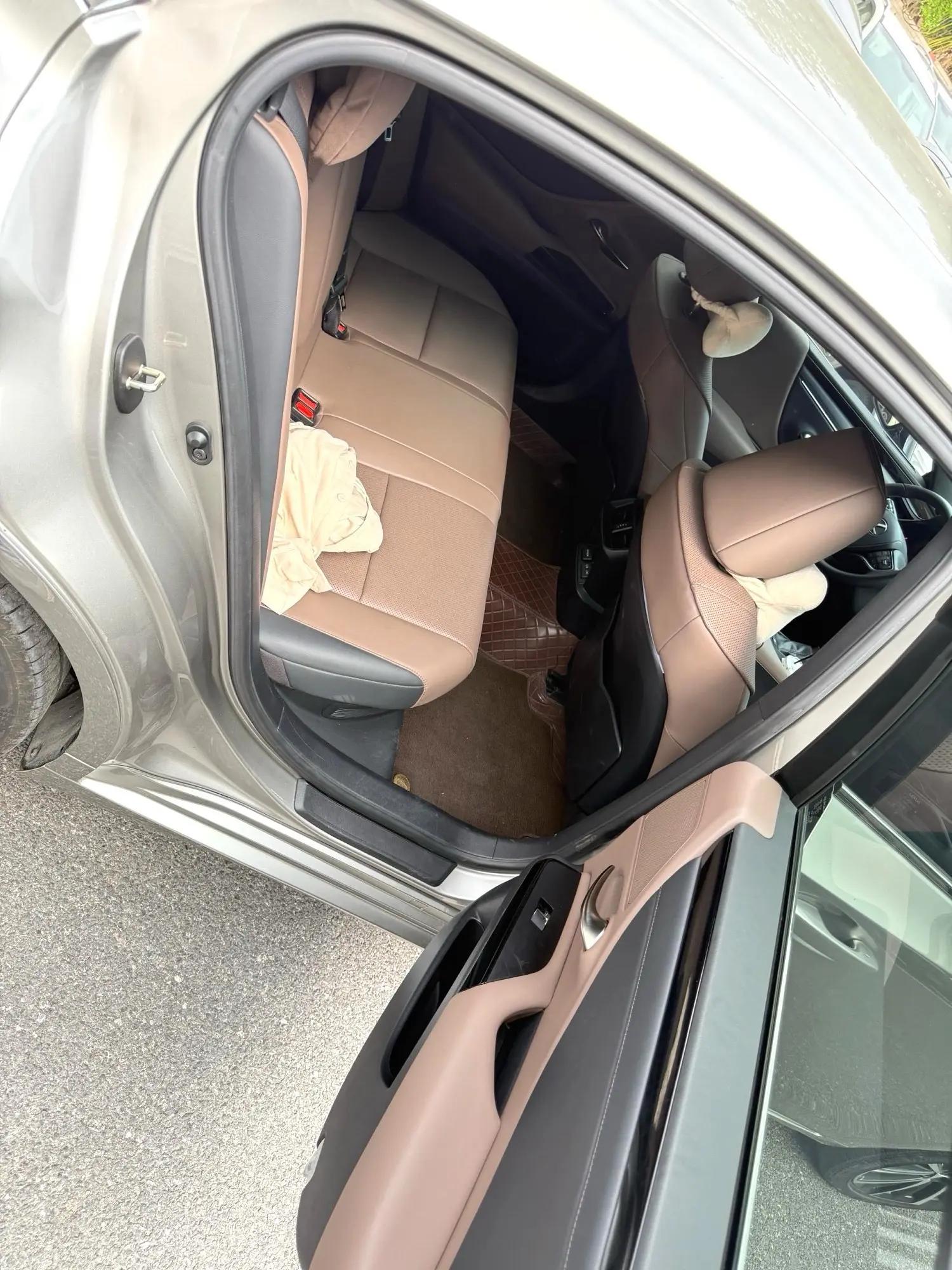 Lexus ES 2022 300h Premium Edition 5