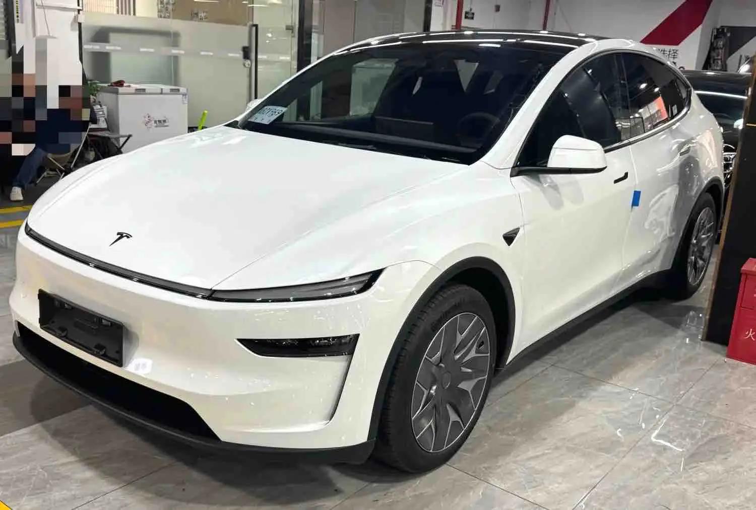 Tesla 2025 Model Y Long Range All-Wheel Drive Automatic