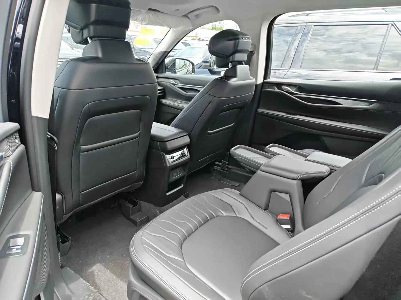 Ford 2025 Ruijie L 2.0T EcoBoost Two-wheel Drive 7-seat Luxury Automatic Gear 7
