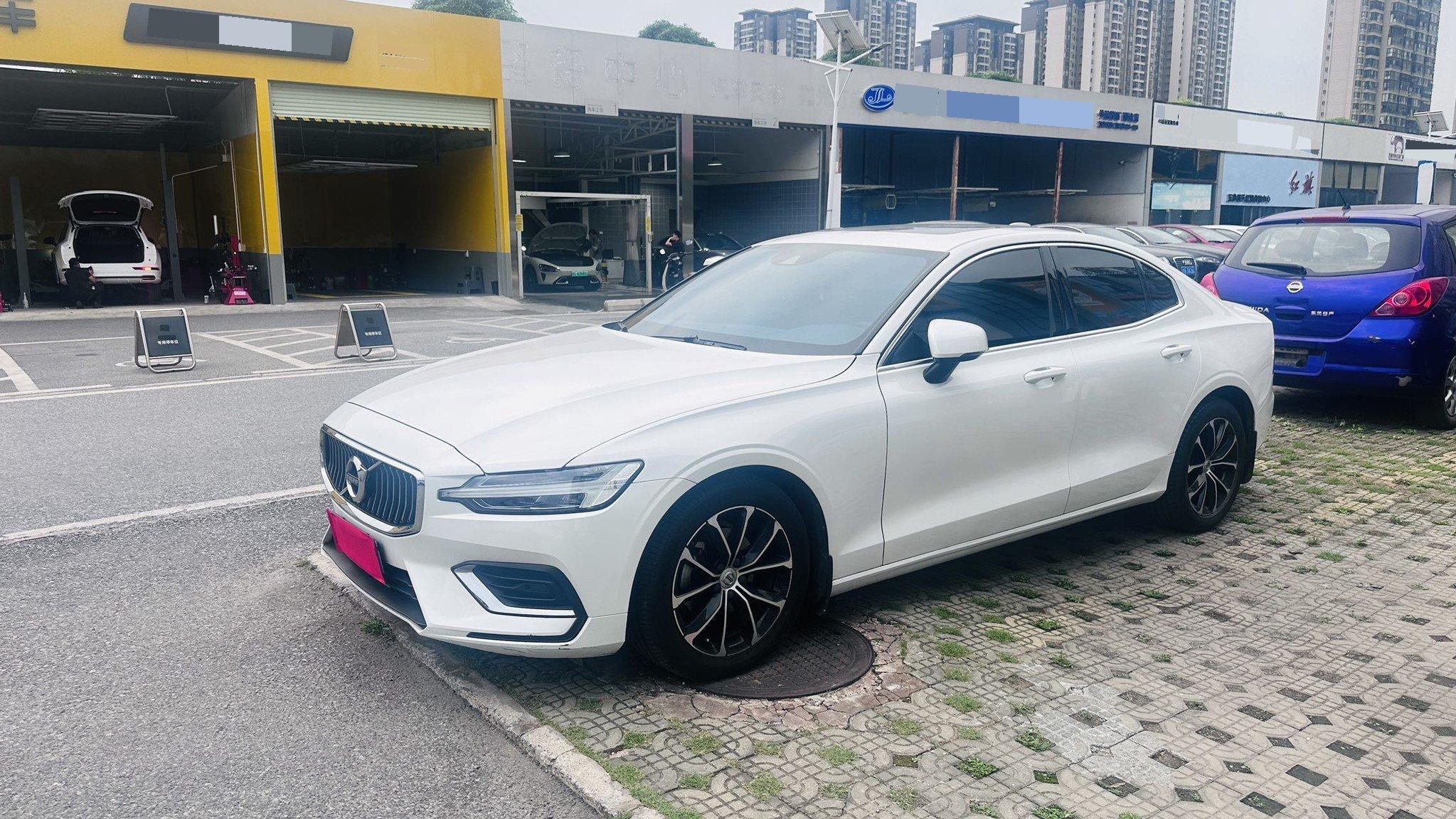 Volvo S60 2021 T4 Zhiyi Deluxe Edition