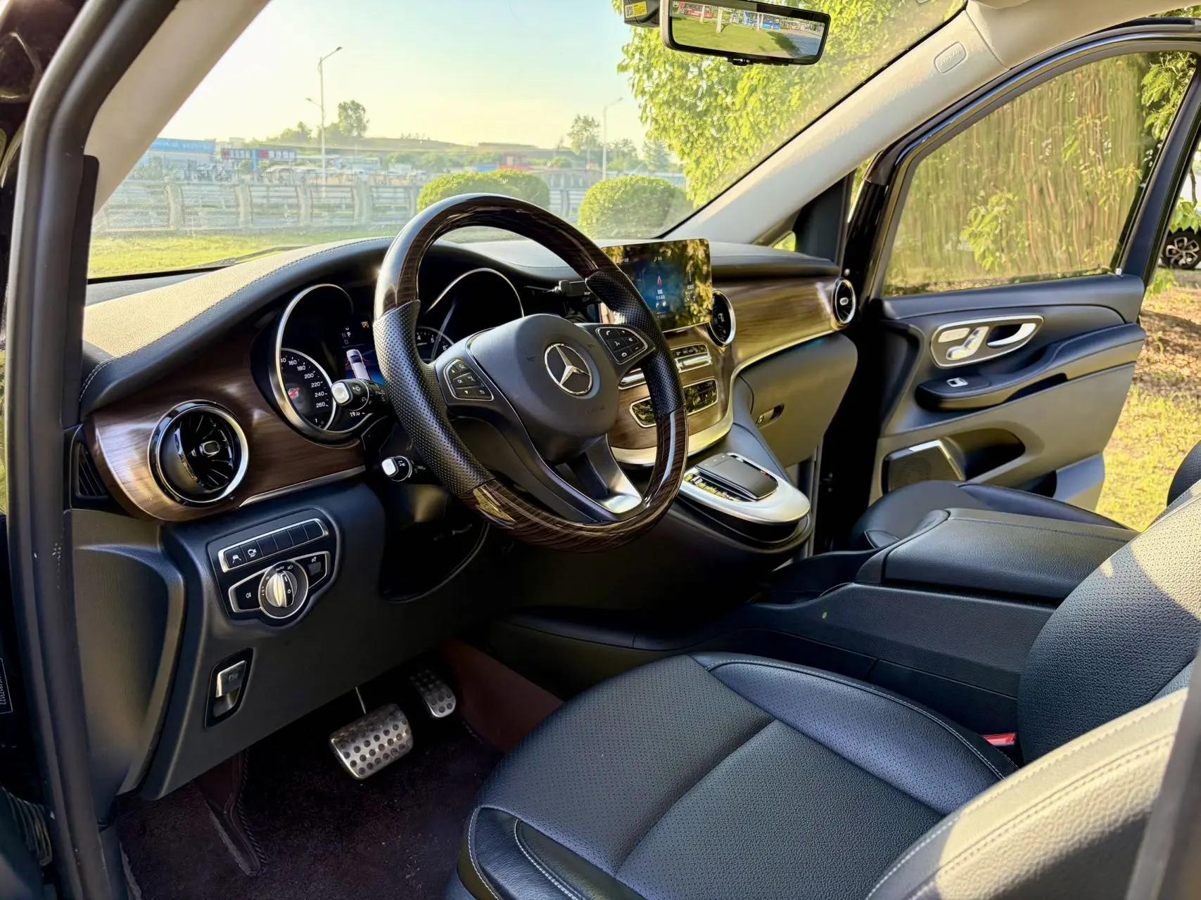 Mercedes Benz V 2022V 260 L 2.0T Deluxe Edition Automatic Gear 3