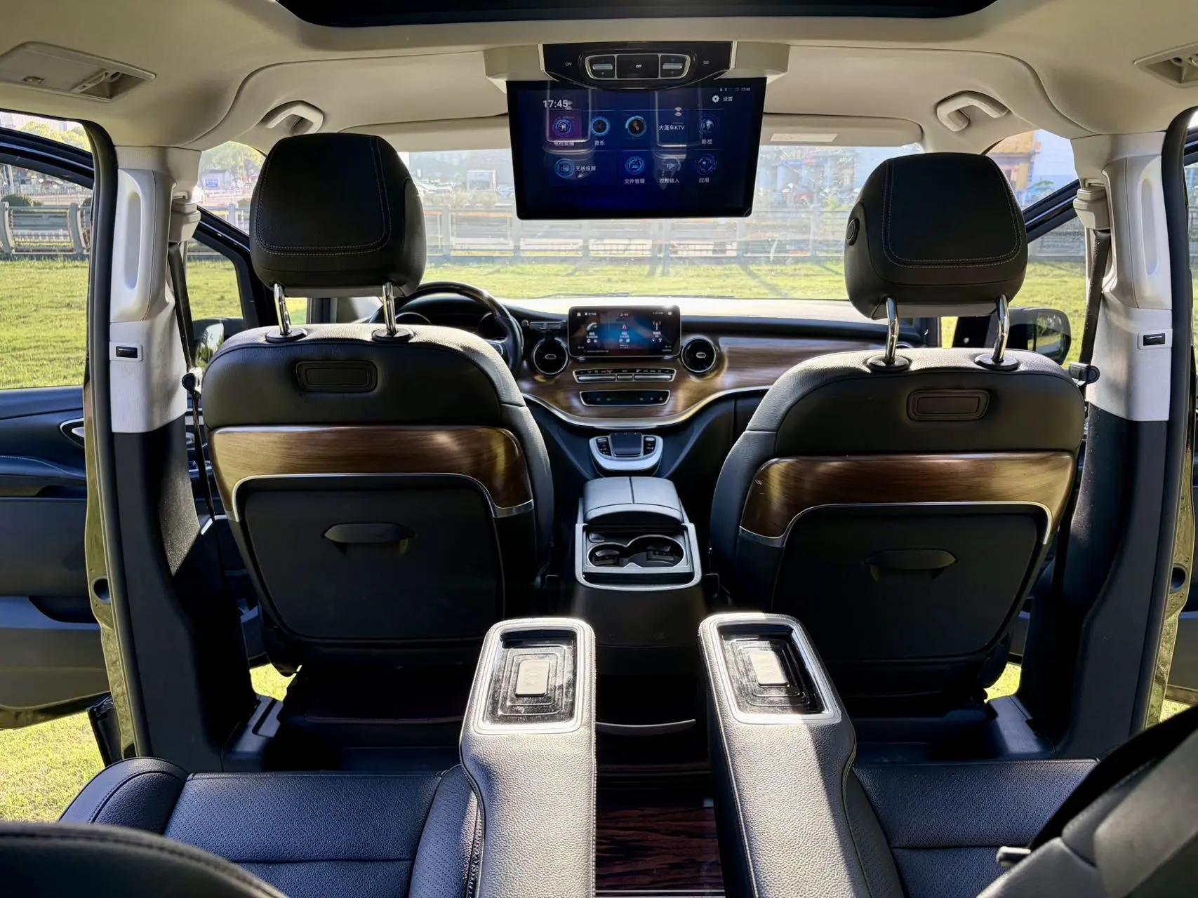 Mercedes Benz V 2022V 260 L 2.0T Deluxe Edition Automatic Gear 6