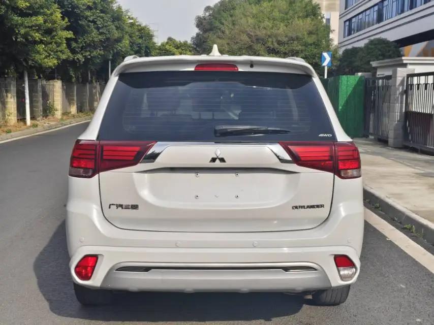 Outlander 2021 2.4L 4-wheel drive to enjoy the version of 7 seats 4