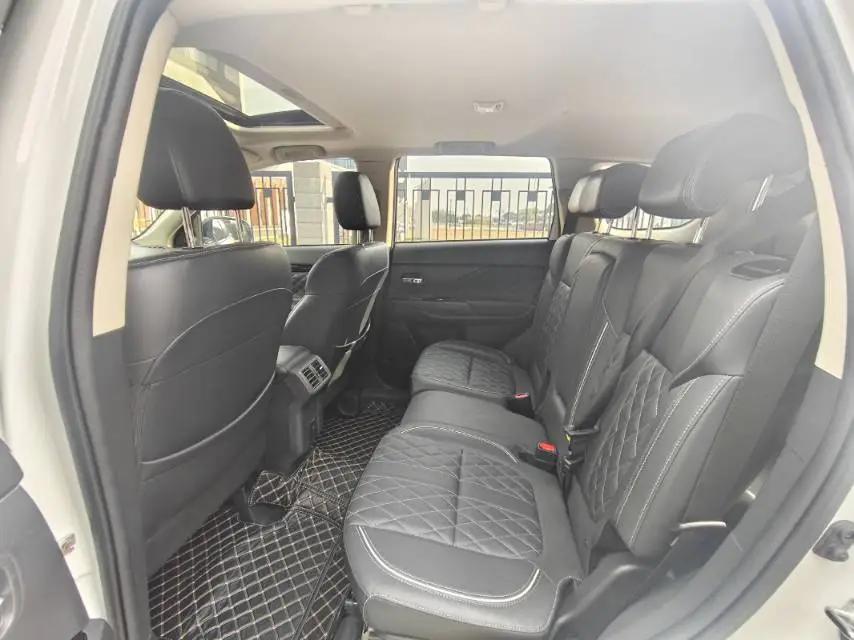 Outlander 2021 2.4L 4-wheel drive to enjoy the version of 7 seats 6